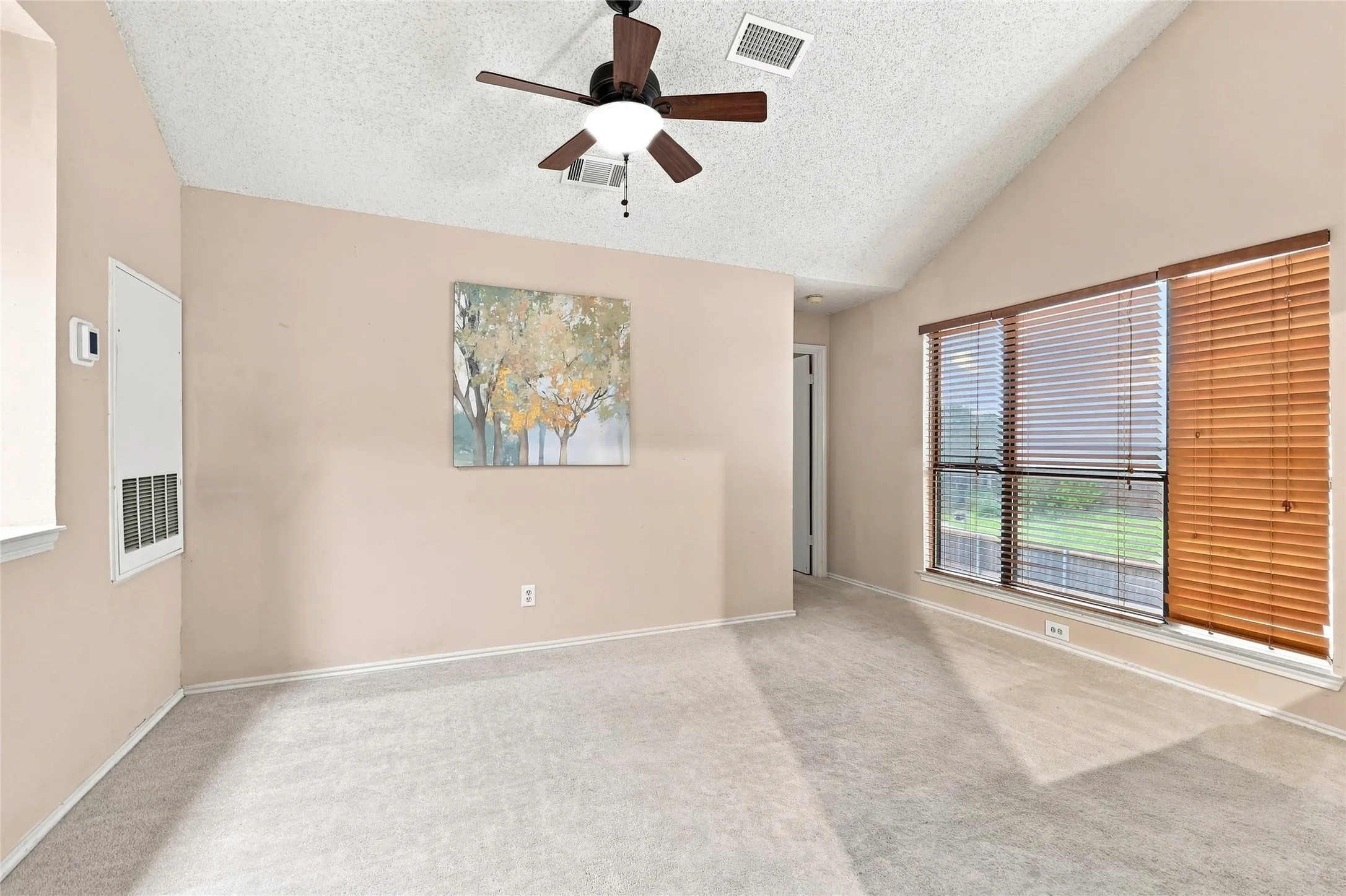 Single Family Residence For Sale in Denton County , 2923 Menlo Park Lane, Carrollton, Texas 75007, 3 Bedroom, 2 Bathroom, 2 Garage spaces, 1,840 Sqft, built in 1986, mls#21367609, Real Estate Agent in Carrollton, Homes For Sale in Denton county, Homes For Sale in Carrollton, Realtor in Carrollton Texas, Real Estate Brokerage Independent Realty Texas, Luminita Cordes Realtor