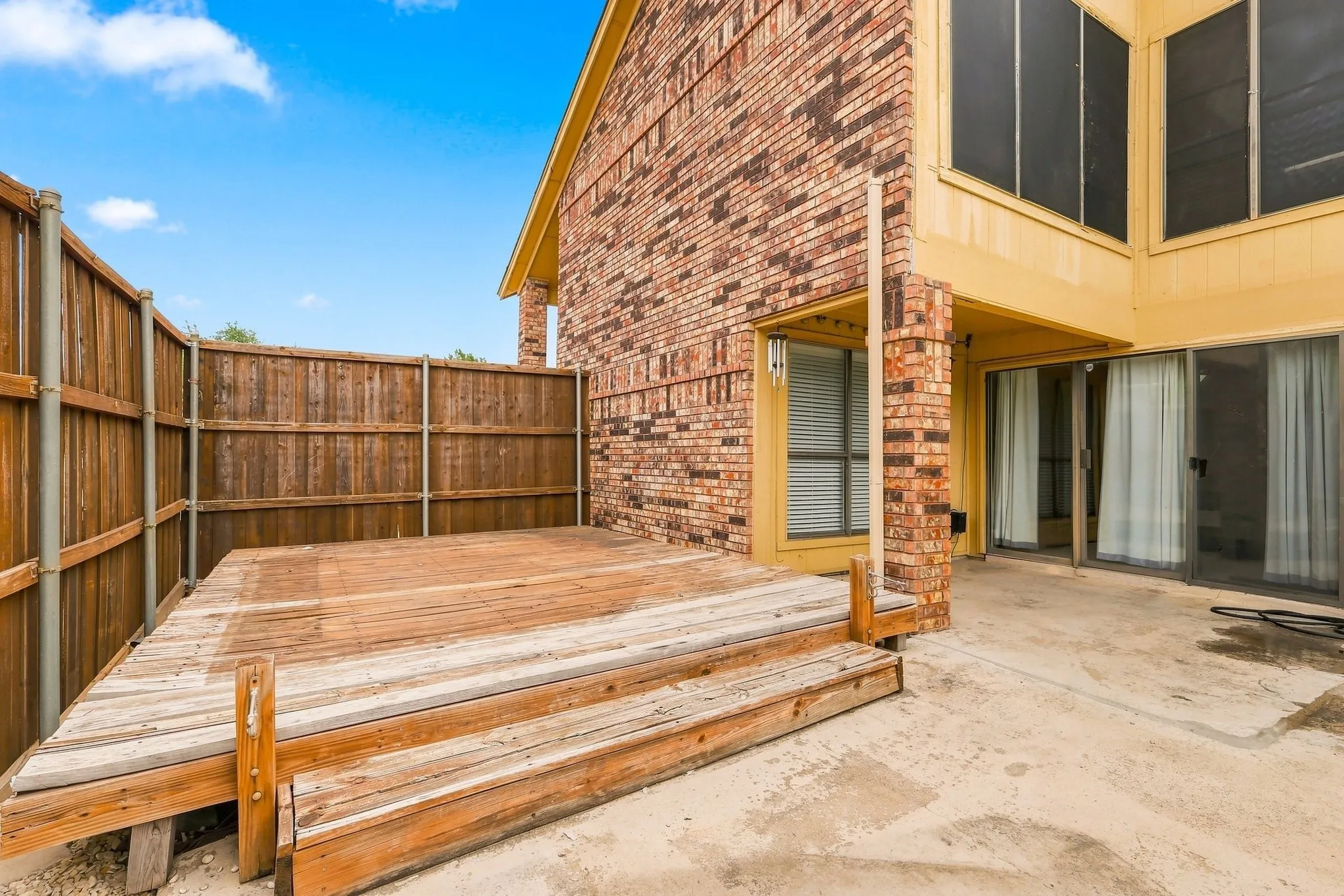 Single Family Residence For Sale in Denton County , 2923 Menlo Park Lane, Carrollton, Texas 75007, 3 Bedroom, 2 Bathroom, 2 Garage spaces, 1,840 Sqft, built in 1986, mls#21367609, Real Estate Agent in Carrollton, Homes For Sale in Denton county, Homes For Sale in Carrollton, Realtor in Carrollton Texas, Real Estate Brokerage Independent Realty Texas, Luminita Cordes Realtor