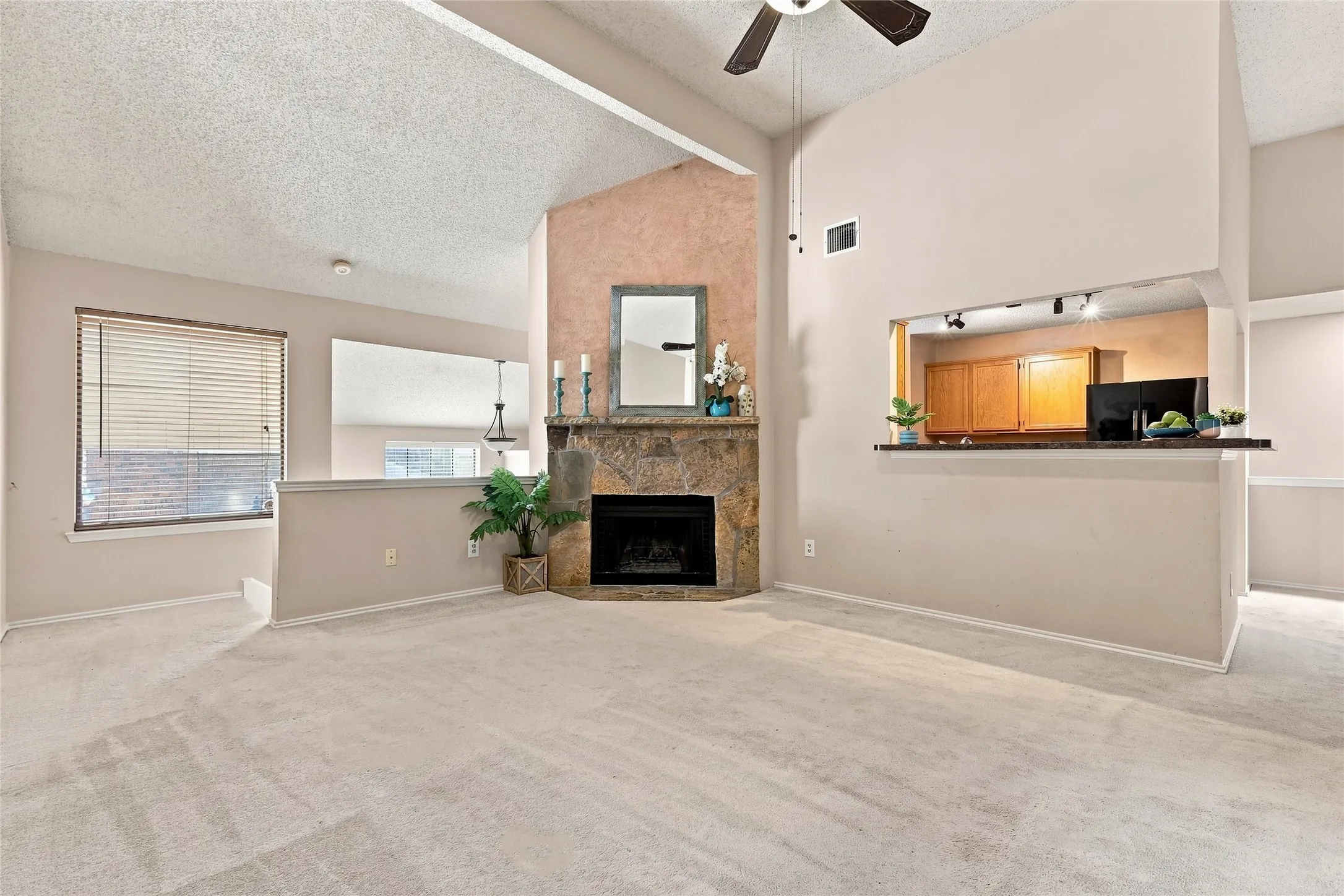Single Family Residence For Sale in Denton County , 2923 Menlo Park Lane, Carrollton, Texas 75007, 3 Bedroom, 2 Bathroom, 2 Garage spaces, 1,840 Sqft, built in 1986, mls#21367609, Real Estate Agent in Carrollton, Homes For Sale in Denton county, Homes For Sale in Carrollton, Realtor in Carrollton Texas, Real Estate Brokerage Independent Realty Texas, Luminita Cordes Realtor