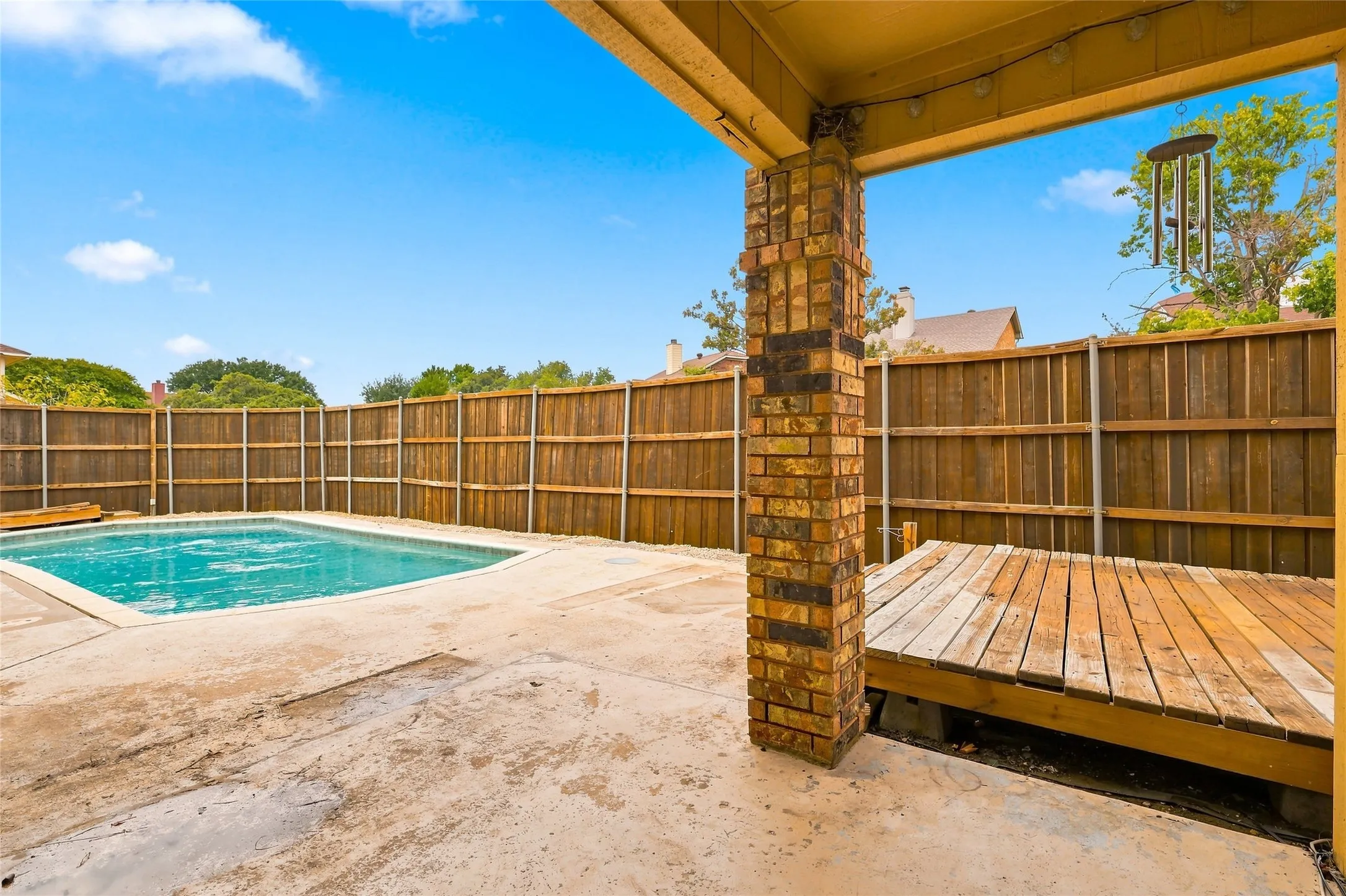 Single Family Residence For Sale in Denton County , 2923 Menlo Park Lane, Carrollton, Texas 75007, 3 Bedroom, 2 Bathroom, 2 Garage spaces, 1,840 Sqft, built in 1986, mls#21367609, Real Estate Agent in Carrollton, Homes For Sale in Denton county, Homes For Sale in Carrollton, Realtor in Carrollton Texas, Real Estate Brokerage Independent Realty Texas, Luminita Cordes Realtor