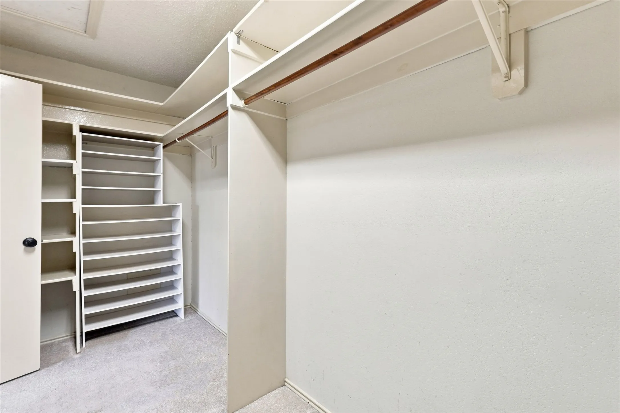 Single Family Residence For Sale in Denton County , 2923 Menlo Park Lane, Carrollton, Texas 75007, 3 Bedroom, 2 Bathroom, 2 Garage spaces, 1,840 Sqft, built in 1986, mls#21367609, Real Estate Agent in Carrollton, Homes For Sale in Denton county, Homes For Sale in Carrollton, Realtor in Carrollton Texas, Real Estate Brokerage Independent Realty Texas, Luminita Cordes Realtor
