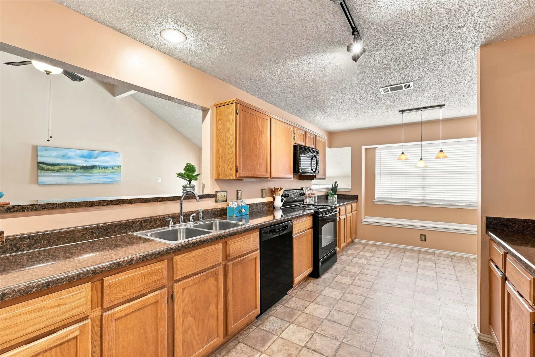 Single Family Residence For Sale in Denton County , 2923 Menlo Park Lane, Carrollton, Texas 75007, 3 Bedroom, 2 Bathroom, 2 Garage spaces, 1,840 Sqft, built in 1986, mls#21367609, Real Estate Agent in Carrollton, Homes For Sale in Denton county, Homes For Sale in Carrollton, Realtor in Carrollton Texas, Real Estate Brokerage Independent Realty Texas, Luminita Cordes Realtor