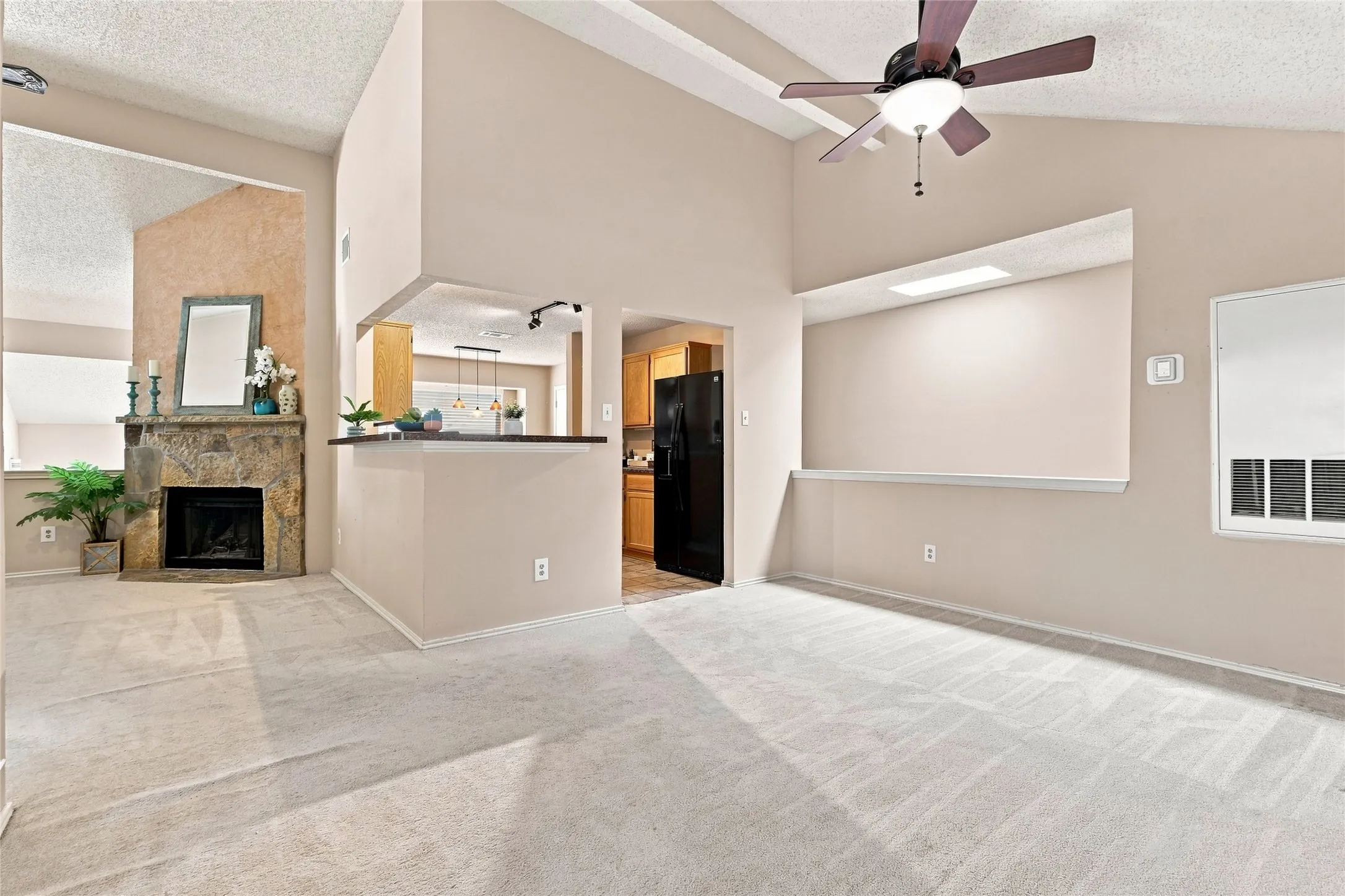 Single Family Residence For Sale in Denton County , 2923 Menlo Park Lane, Carrollton, Texas 75007, 3 Bedroom, 2 Bathroom, 2 Garage spaces, 1,840 Sqft, built in 1986, mls#21367609, Real Estate Agent in Carrollton, Homes For Sale in Denton county, Homes For Sale in Carrollton, Realtor in Carrollton Texas, Real Estate Brokerage Independent Realty Texas, Luminita Cordes Realtor