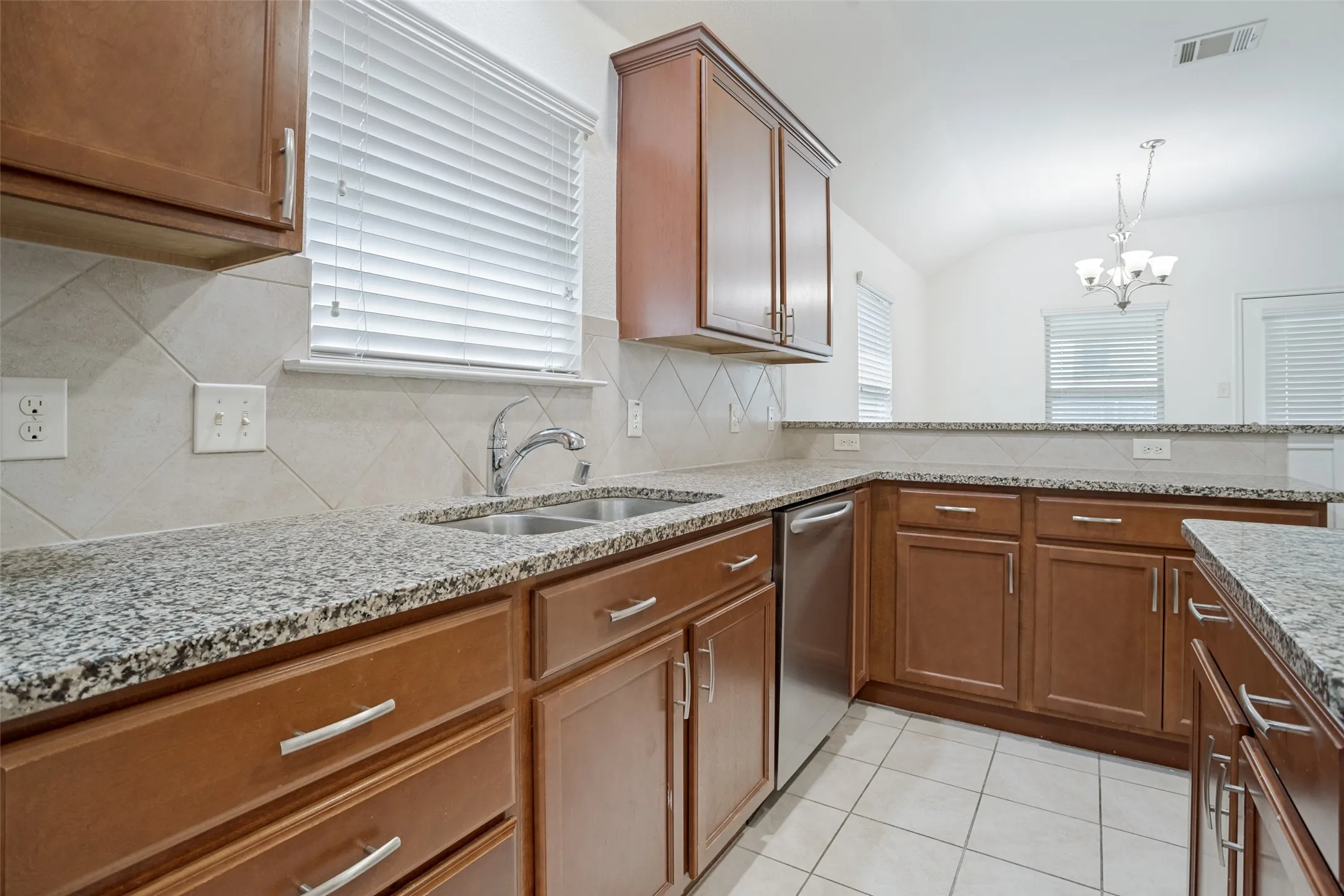 Single Family Residence For Sale in Collin County , 1314 Coleman Drive, Melissa, Texas 75454, 3 Bedroom, 2 Bathroom, 2 Garage spaces, 1,532 Sqft, built in 2015, mls#21371477, Real Estate Agent in Melissa, Homes For Sale in Collin county, Homes For Sale in Melissa, Realtor in Melissa Texas, Real Estate Brokerage Independent Realty Texas, Luminita Cordes Realtor