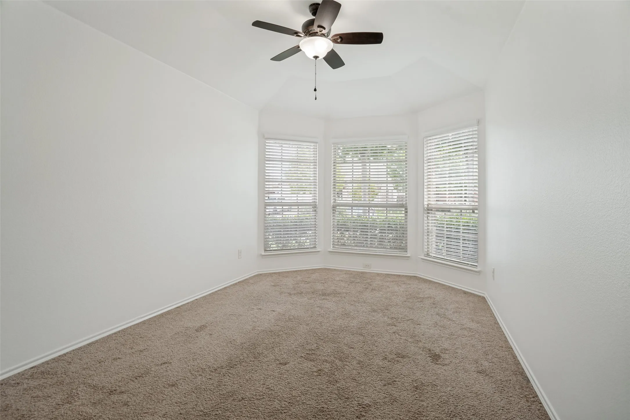 Single Family Residence For Sale in Collin County , 1314 Coleman Drive, Melissa, Texas 75454, 3 Bedroom, 2 Bathroom, 2 Garage spaces, 1,532 Sqft, built in 2015, mls#21371477, Real Estate Agent in Melissa, Homes For Sale in Collin county, Homes For Sale in Melissa, Realtor in Melissa Texas, Real Estate Brokerage Independent Realty Texas, Luminita Cordes Realtor