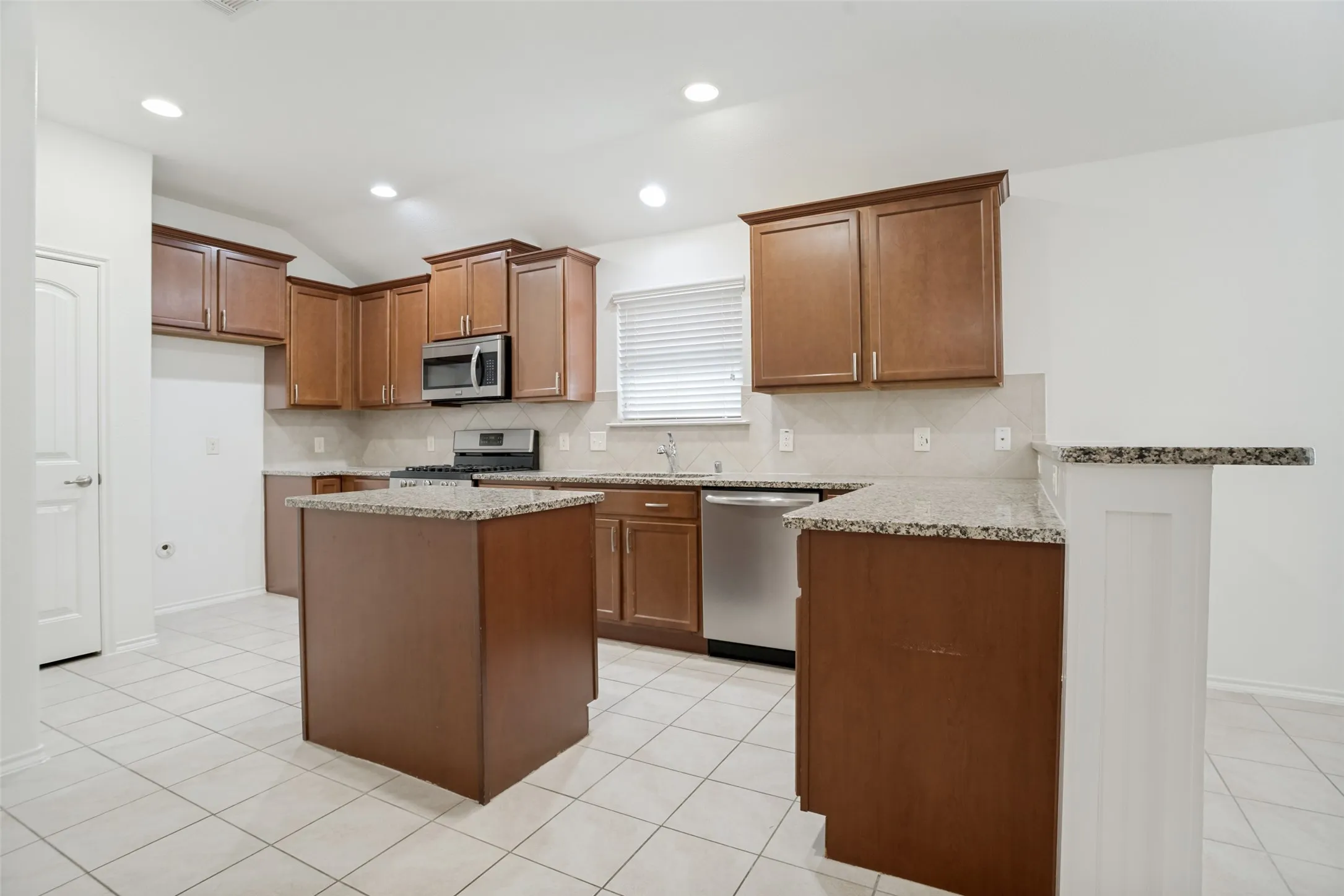 Single Family Residence For Sale in Collin County , 1314 Coleman Drive, Melissa, Texas 75454, 3 Bedroom, 2 Bathroom, 2 Garage spaces, 1,532 Sqft, built in 2015, mls#21371477, Real Estate Agent in Melissa, Homes For Sale in Collin county, Homes For Sale in Melissa, Realtor in Melissa Texas, Real Estate Brokerage Independent Realty Texas, Luminita Cordes Realtor