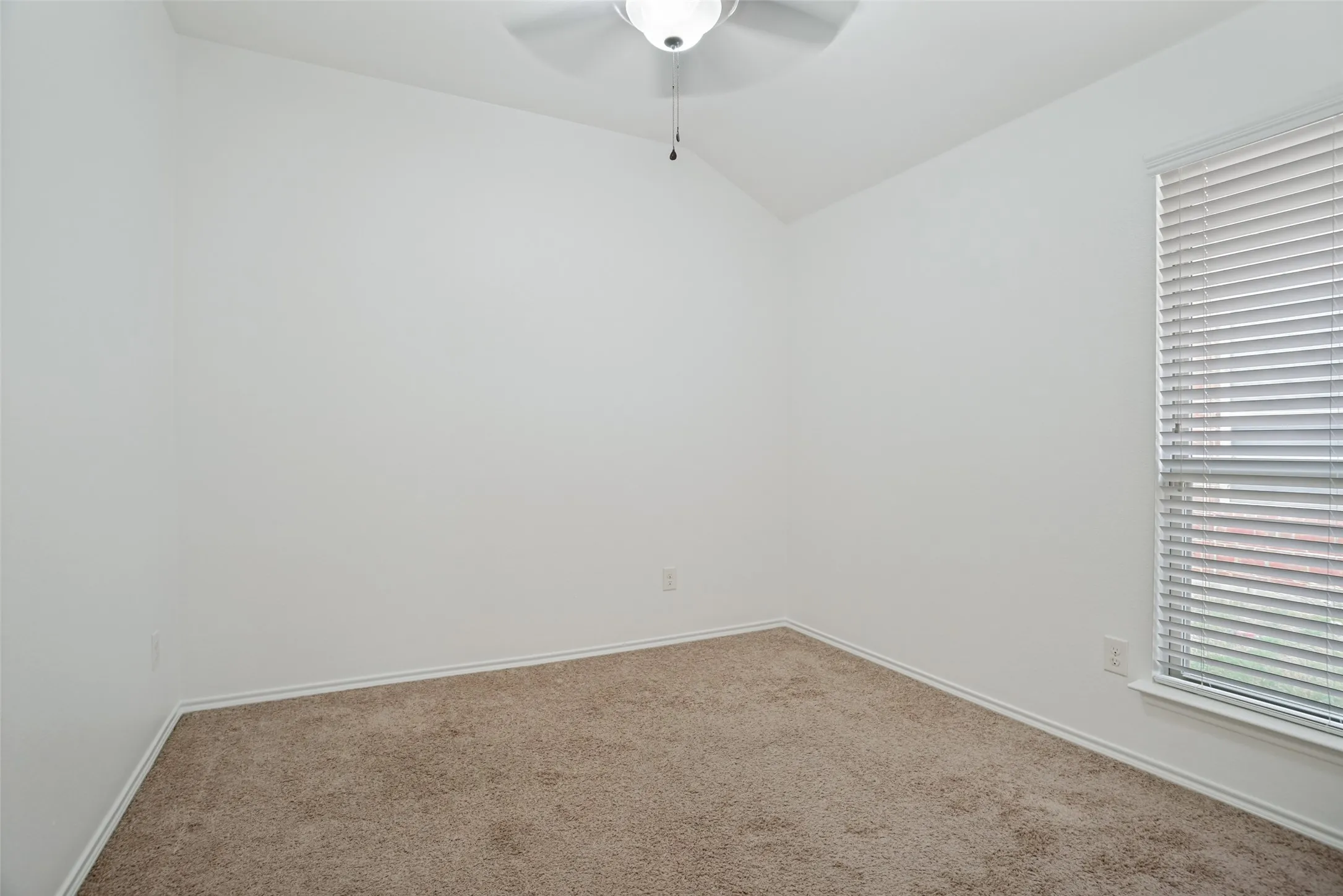 Single Family Residence For Sale in Collin County , 1314 Coleman Drive, Melissa, Texas 75454, 3 Bedroom, 2 Bathroom, 2 Garage spaces, 1,532 Sqft, built in 2015, mls#21371477, Real Estate Agent in Melissa, Homes For Sale in Collin county, Homes For Sale in Melissa, Realtor in Melissa Texas, Real Estate Brokerage Independent Realty Texas, Luminita Cordes Realtor