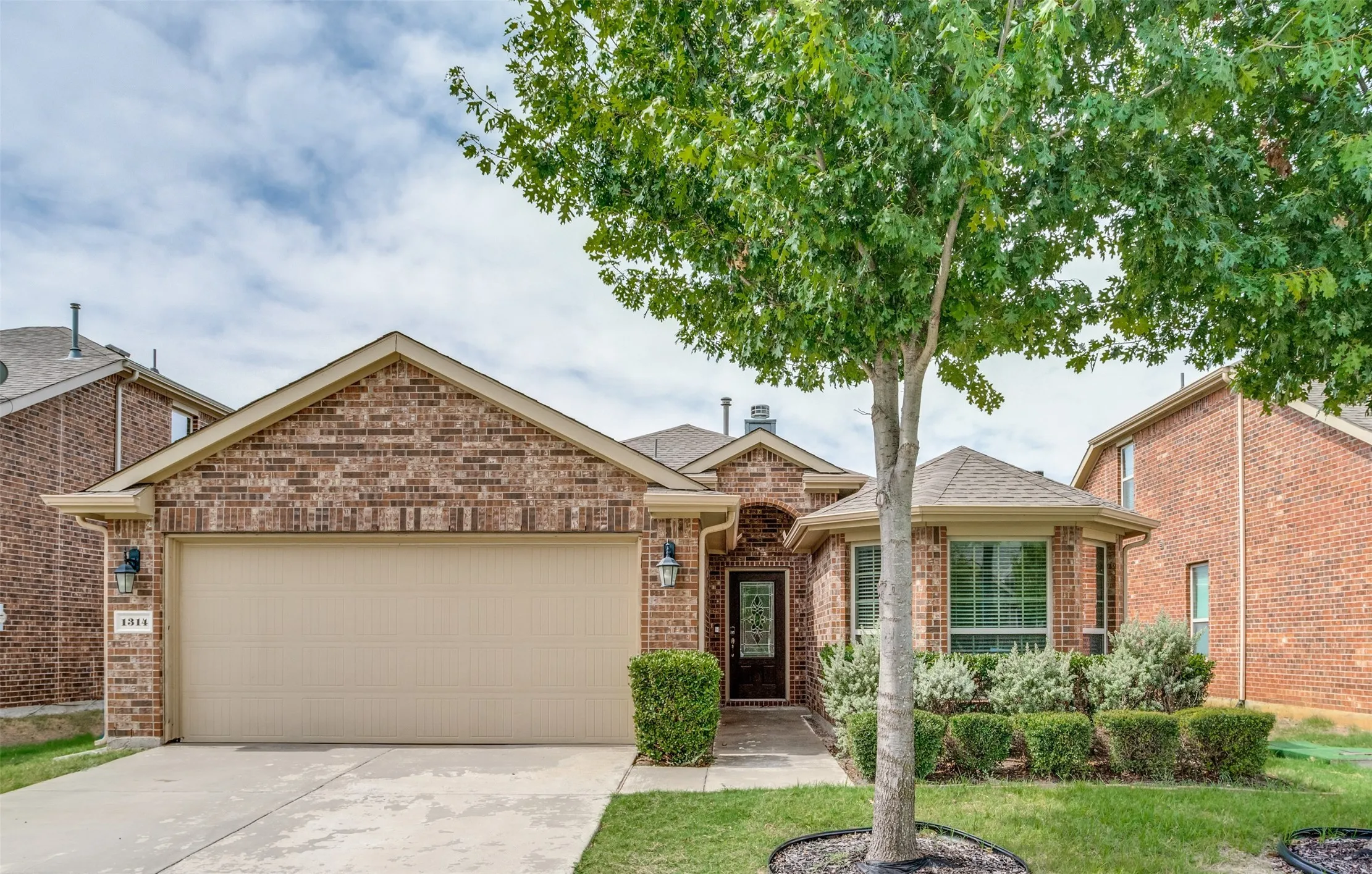 Single Family Residence For Sale in Collin County , 1314 Coleman Drive, Melissa, Texas 75454, 3 Bedroom, 2 Bathroom, 2 Garage spaces, 1,532 Sqft, built in 2015, mls#21371477, Real Estate Agent in Melissa, Homes For Sale in Collin county, Homes For Sale in Melissa, Realtor in Melissa Texas, Real Estate Brokerage Independent Realty Texas, Luminita Cordes Realtor