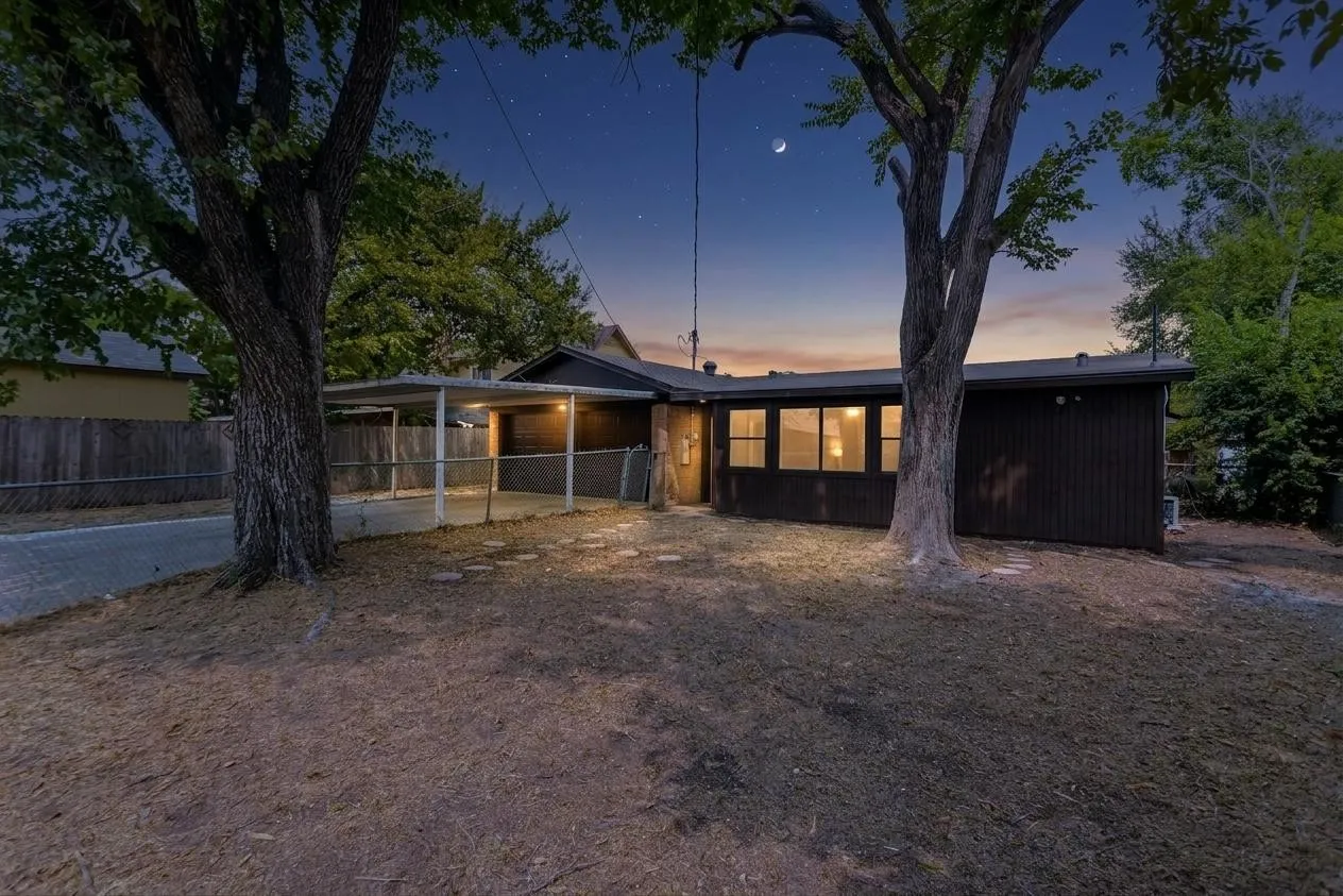 Single Family Residence For Sale in Dallas County , 4210 Burning Tree Lane, Garland, Texas 75042, 4 Bedroom, 3 Bathroom, 2 Garage spaces, 2,329 Sqft, built in 1966, mls#21371414, Real Estate Agent in Garland, Homes For Sale in Dallas county, Homes For Sale in Garland, Realtor in Garland Texas, Real Estate Brokerage Independent Realty Texas, Luminita Cordes Realtor