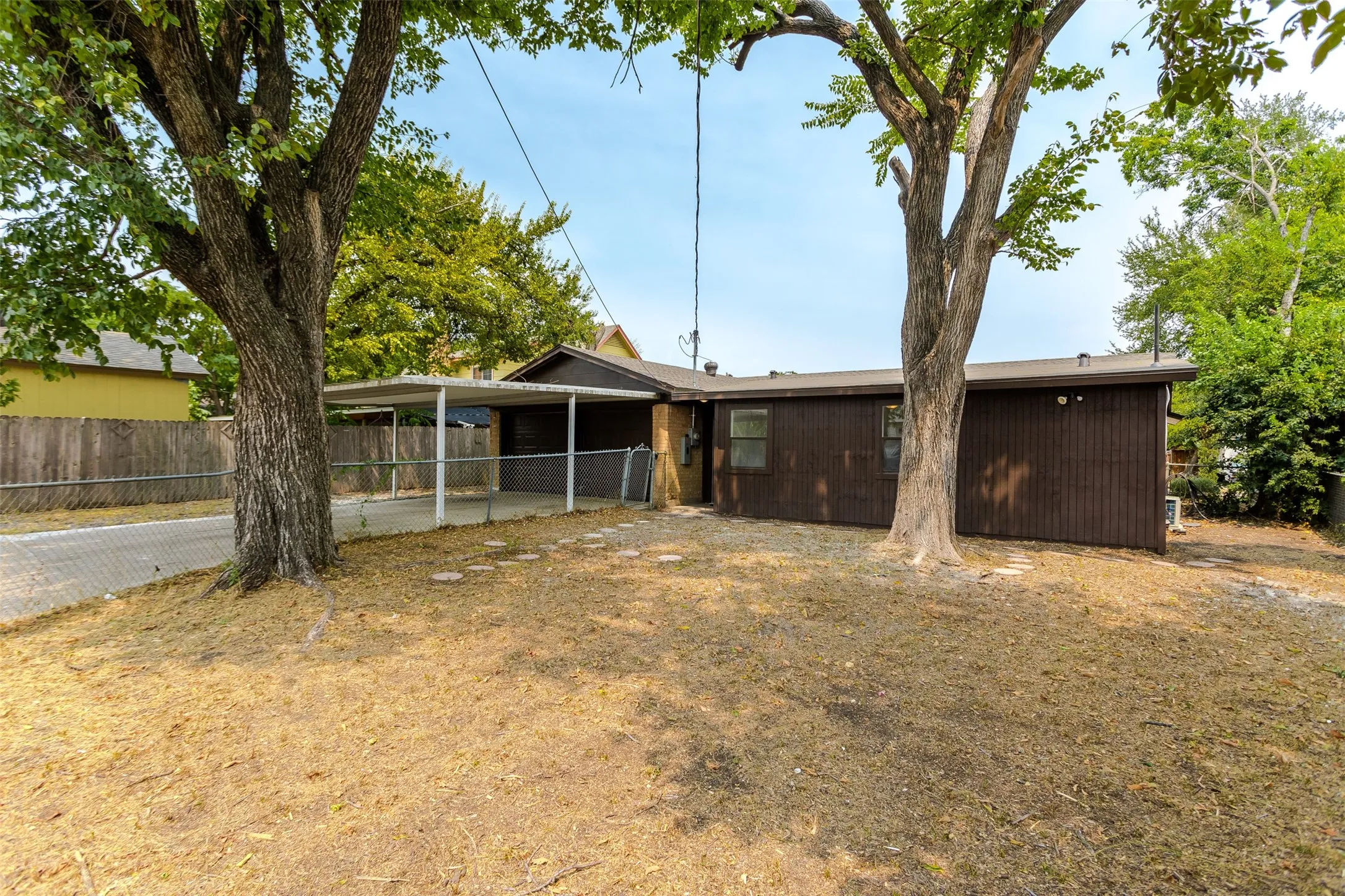 Single Family Residence For Sale in Dallas County , 4210 Burning Tree Lane, Garland, Texas 75042, 4 Bedroom, 3 Bathroom, 2 Garage spaces, 2,329 Sqft, built in 1966, mls#21371414, Real Estate Agent in Garland, Homes For Sale in Dallas county, Homes For Sale in Garland, Realtor in Garland Texas, Real Estate Brokerage Independent Realty Texas, Luminita Cordes Realtor
