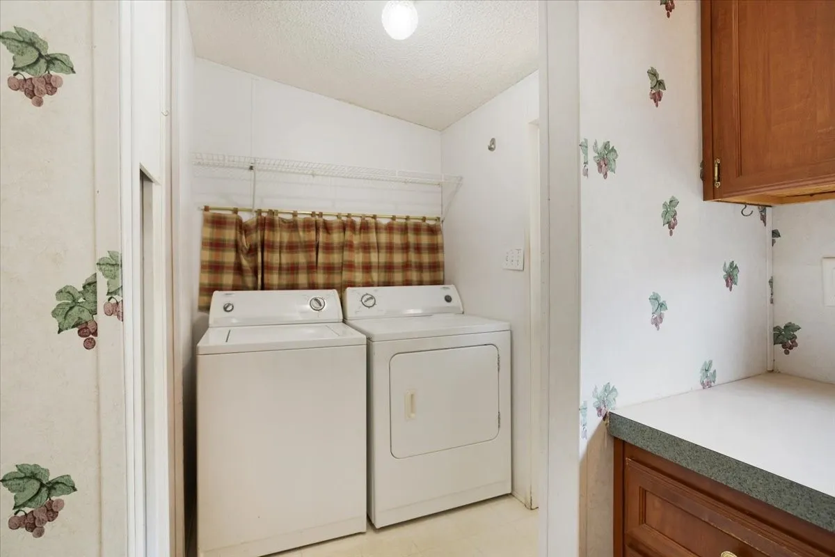 Mobile Home For Sale in Grayson County , 4034 Bethany Road, Sherman, Texas 75090, 3 Bedroom, 2 Bathroom, Garage spaces, 1,120 Sqft, built in 2001, mls#21370575, Real Estate Agent in Sherman, Homes For Sale in Grayson county, Homes For Sale in Sherman, Realtor in Sherman Texas, Real Estate Brokerage Independent Realty Texas, Luminita Cordes Realtor