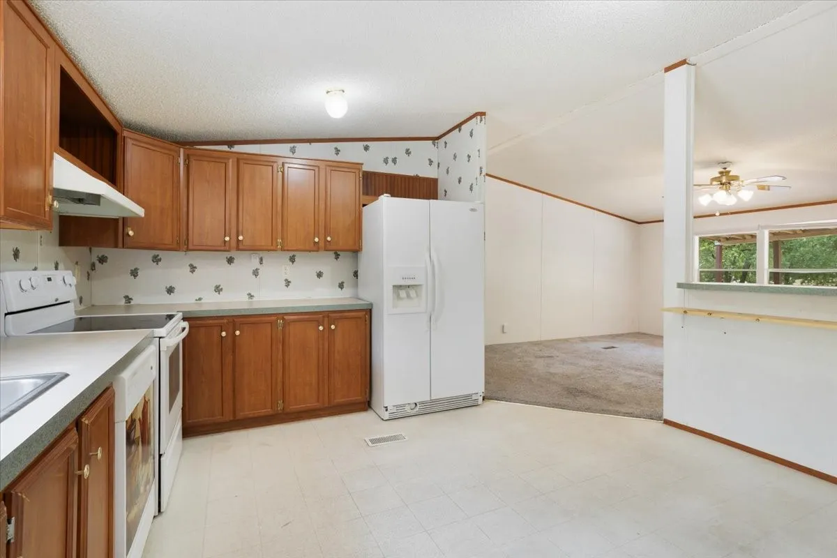 Mobile Home For Sale in Grayson County , 4034 Bethany Road, Sherman, Texas 75090, 3 Bedroom, 2 Bathroom, Garage spaces, 1,120 Sqft, built in 2001, mls#21370575, Real Estate Agent in Sherman, Homes For Sale in Grayson county, Homes For Sale in Sherman, Realtor in Sherman Texas, Real Estate Brokerage Independent Realty Texas, Luminita Cordes Realtor
