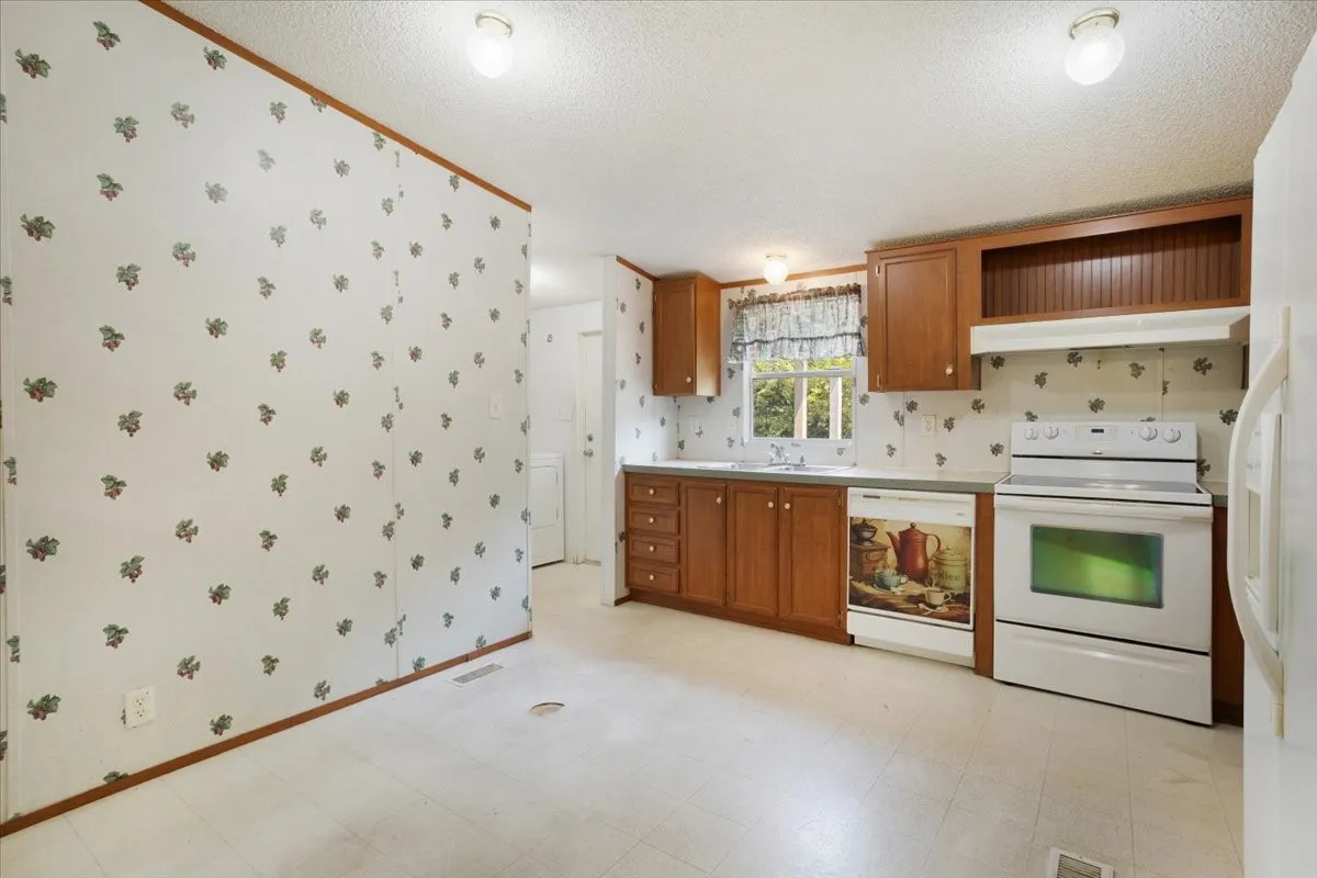 Mobile Home For Sale in Grayson County , 4034 Bethany Road, Sherman, Texas 75090, 3 Bedroom, 2 Bathroom, Garage spaces, 1,120 Sqft, built in 2001, mls#21370575, Real Estate Agent in Sherman, Homes For Sale in Grayson county, Homes For Sale in Sherman, Realtor in Sherman Texas, Real Estate Brokerage Independent Realty Texas, Luminita Cordes Realtor