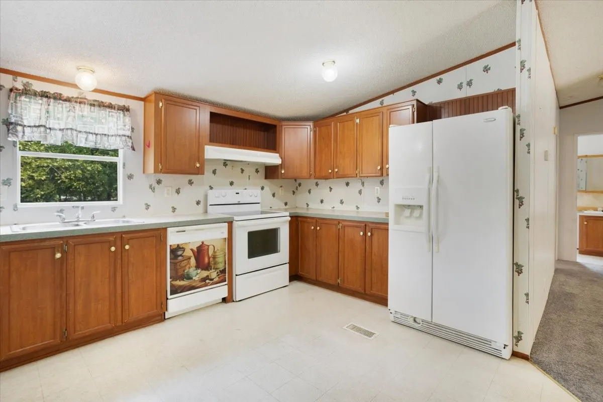 Mobile Home For Sale in Grayson County , 4034 Bethany Road, Sherman, Texas 75090, 3 Bedroom, 2 Bathroom, Garage spaces, 1,120 Sqft, built in 2001, mls#21370575, Real Estate Agent in Sherman, Homes For Sale in Grayson county, Homes For Sale in Sherman, Realtor in Sherman Texas, Real Estate Brokerage Independent Realty Texas, Luminita Cordes Realtor