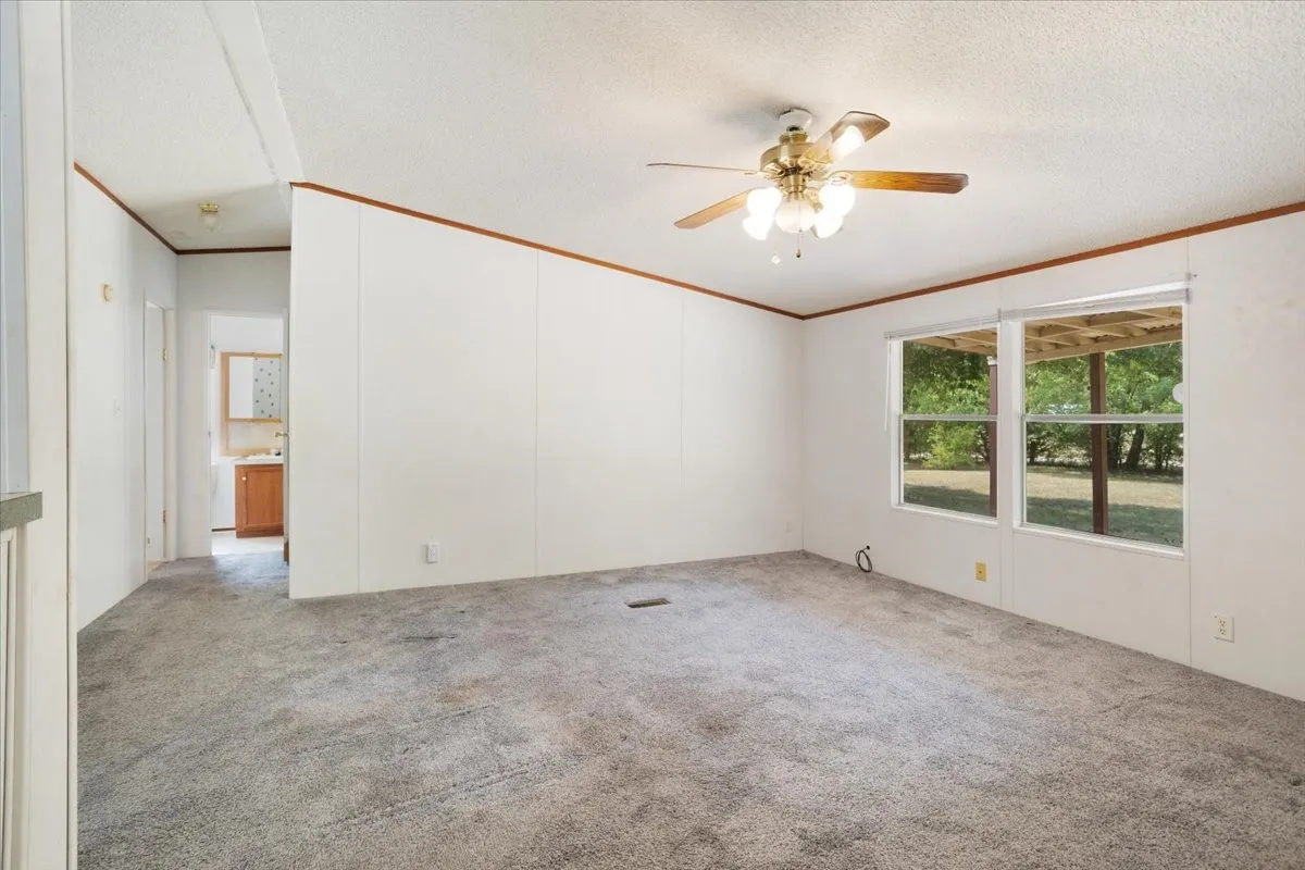 Mobile Home For Sale in Grayson County , 4034 Bethany Road, Sherman, Texas 75090, 3 Bedroom, 2 Bathroom, Garage spaces, 1,120 Sqft, built in 2001, mls#21370575, Real Estate Agent in Sherman, Homes For Sale in Grayson county, Homes For Sale in Sherman, Realtor in Sherman Texas, Real Estate Brokerage Independent Realty Texas, Luminita Cordes Realtor