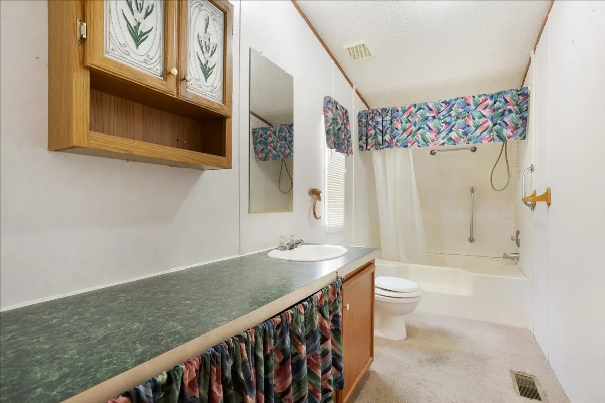 Mobile Home For Sale in Grayson County , 4034 Bethany Road, Sherman, Texas 75090, 3 Bedroom, 2 Bathroom, Garage spaces, 1,120 Sqft, built in 2001, mls#21370575, Real Estate Agent in Sherman, Homes For Sale in Grayson county, Homes For Sale in Sherman, Realtor in Sherman Texas, Real Estate Brokerage Independent Realty Texas, Luminita Cordes Realtor