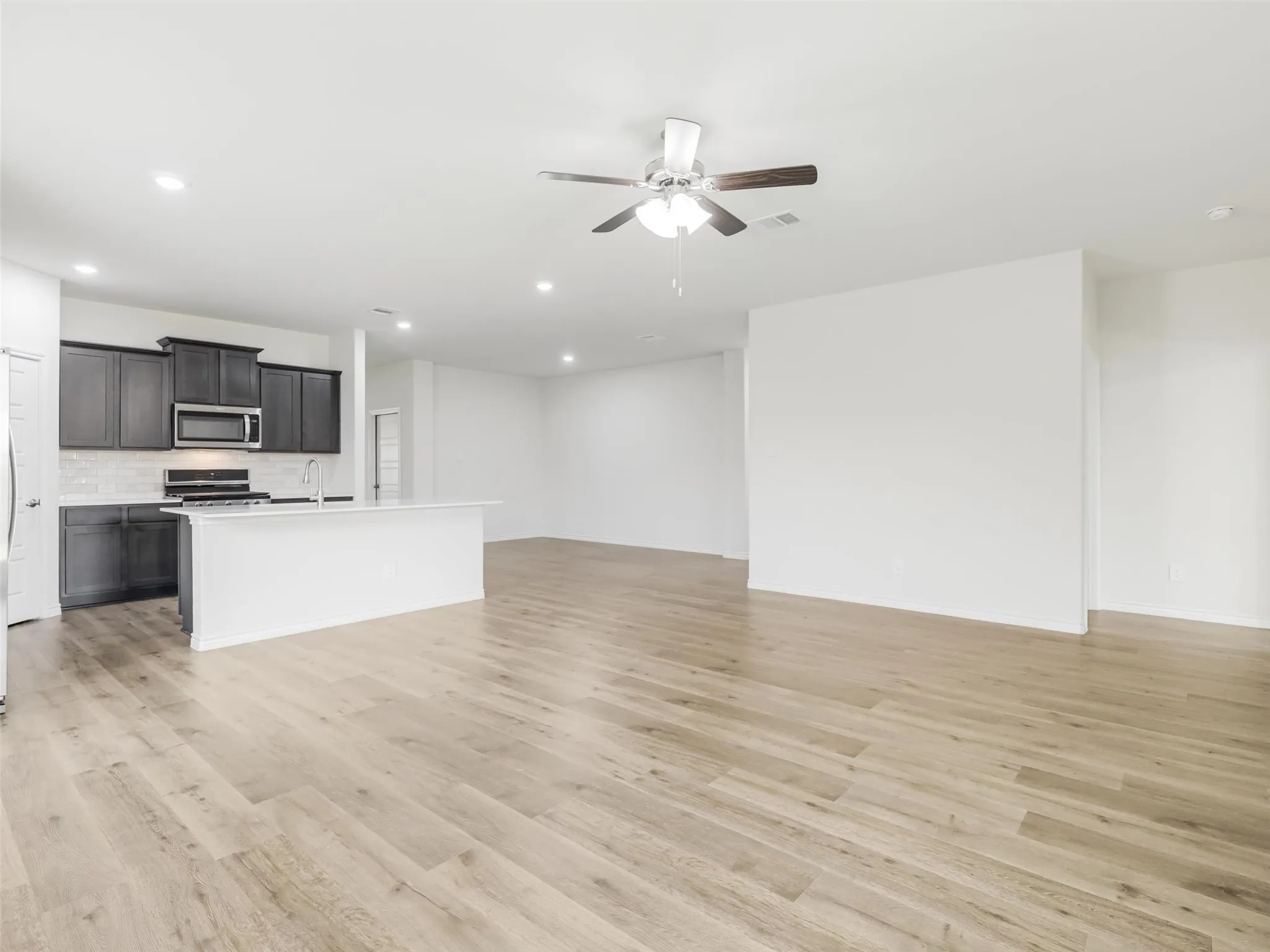 Single Family Residence For Rent in Denton County , 9812 Autumn Leaves Lane, Aubrey, Texas 76227, 4 Bedroom, 3 Bathroom, 2 Garage spaces, 2,080 Sqft, built in 2024, mls#21371388, Real Estate Agent in Aubrey, Homes For Rent in Denton county, Homes For Rent in Aubrey, Realtor in Aubrey Texas, Real Estate Brokerage Independent Realty Texas, Luminita Cordes Realtor