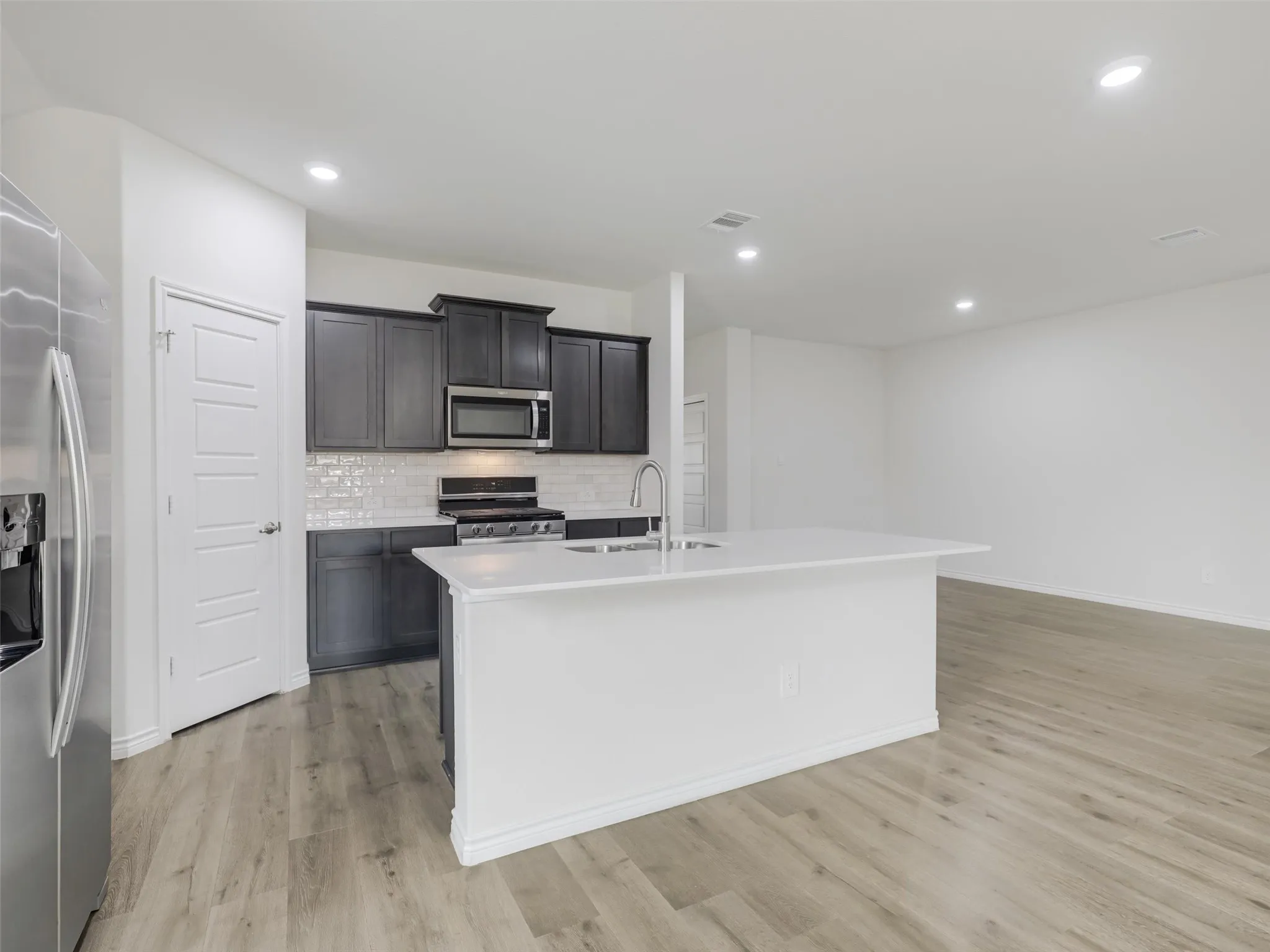 Single Family Residence For Rent in Denton County , 9812 Autumn Leaves Lane, Aubrey, Texas 76227, 4 Bedroom, 3 Bathroom, 2 Garage spaces, 2,080 Sqft, built in 2024, mls#21371388, Real Estate Agent in Aubrey, Homes For Rent in Denton county, Homes For Rent in Aubrey, Realtor in Aubrey Texas, Real Estate Brokerage Independent Realty Texas, Luminita Cordes Realtor