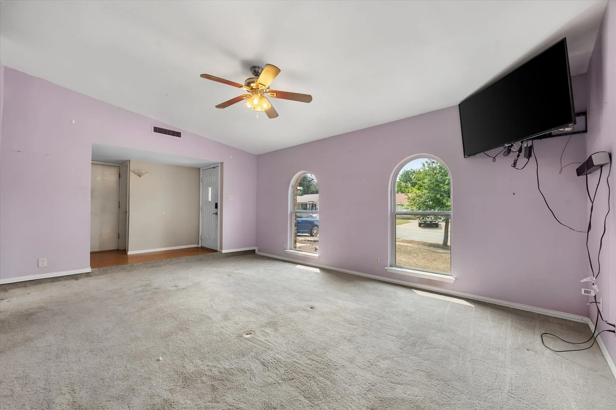 Single Family Residence For Sale in Tarrant County , 7501 Weatherwood Court, Fort Worth, Texas 76133, 4 Bedroom, 3 Bathroom, 2 Garage spaces, 2,237 Sqft, built in 1978, mls#21371478, Real Estate Agent in Fort Worth, Homes For Sale in Tarrant county, Homes For Sale in Fort Worth, Realtor in Fort Worth Texas, Real Estate Brokerage Independent Realty Texas, Luminita Cordes Realtor