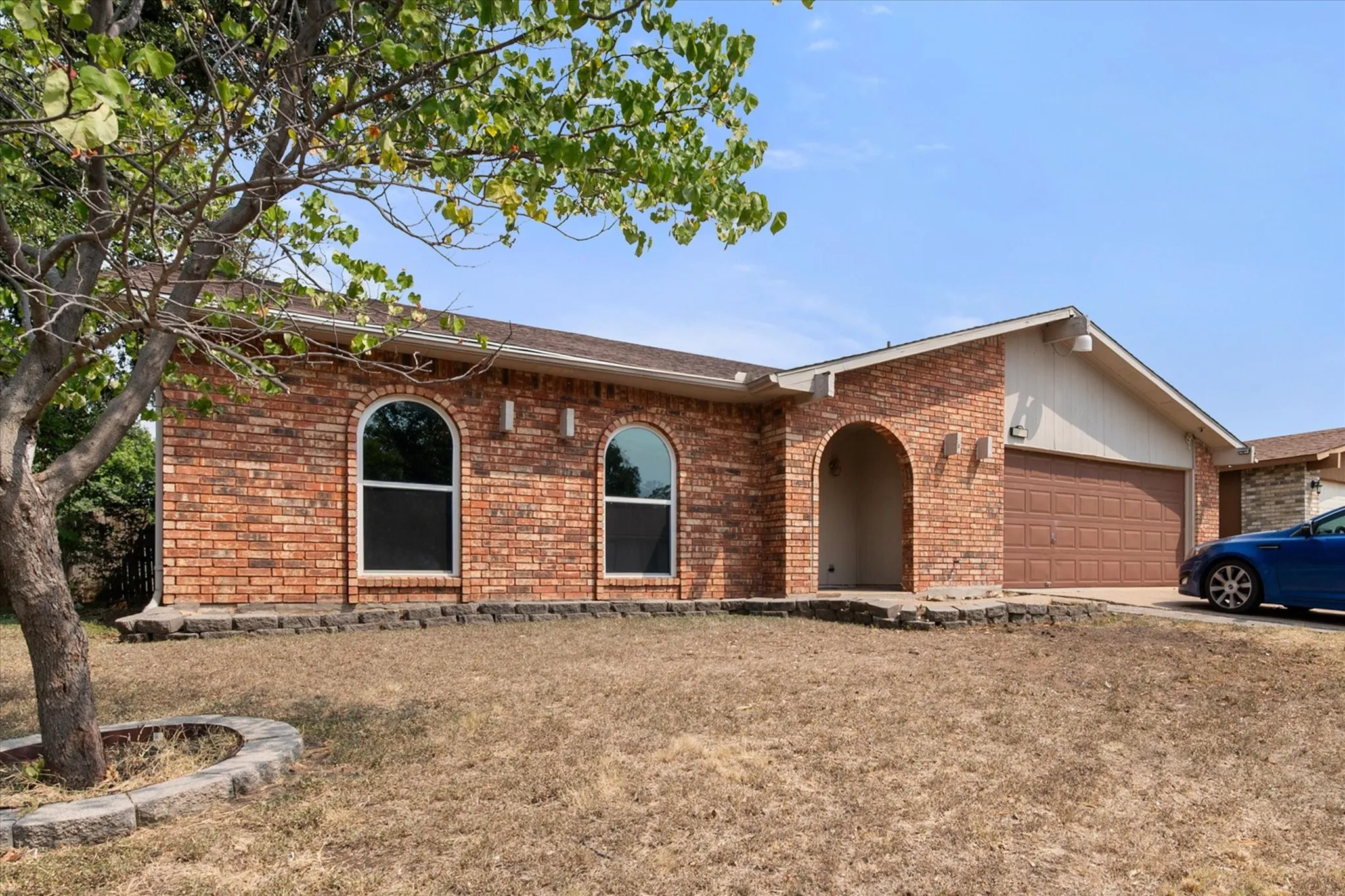 Single Family Residence For Sale in Tarrant County , 7501 Weatherwood Court, Fort Worth, Texas 76133, 4 Bedroom, 3 Bathroom, 2 Garage spaces, 2,237 Sqft, built in 1978, mls#21371478, Real Estate Agent in Fort Worth, Homes For Sale in Tarrant county, Homes For Sale in Fort Worth, Realtor in Fort Worth Texas, Real Estate Brokerage Independent Realty Texas, Luminita Cordes Realtor