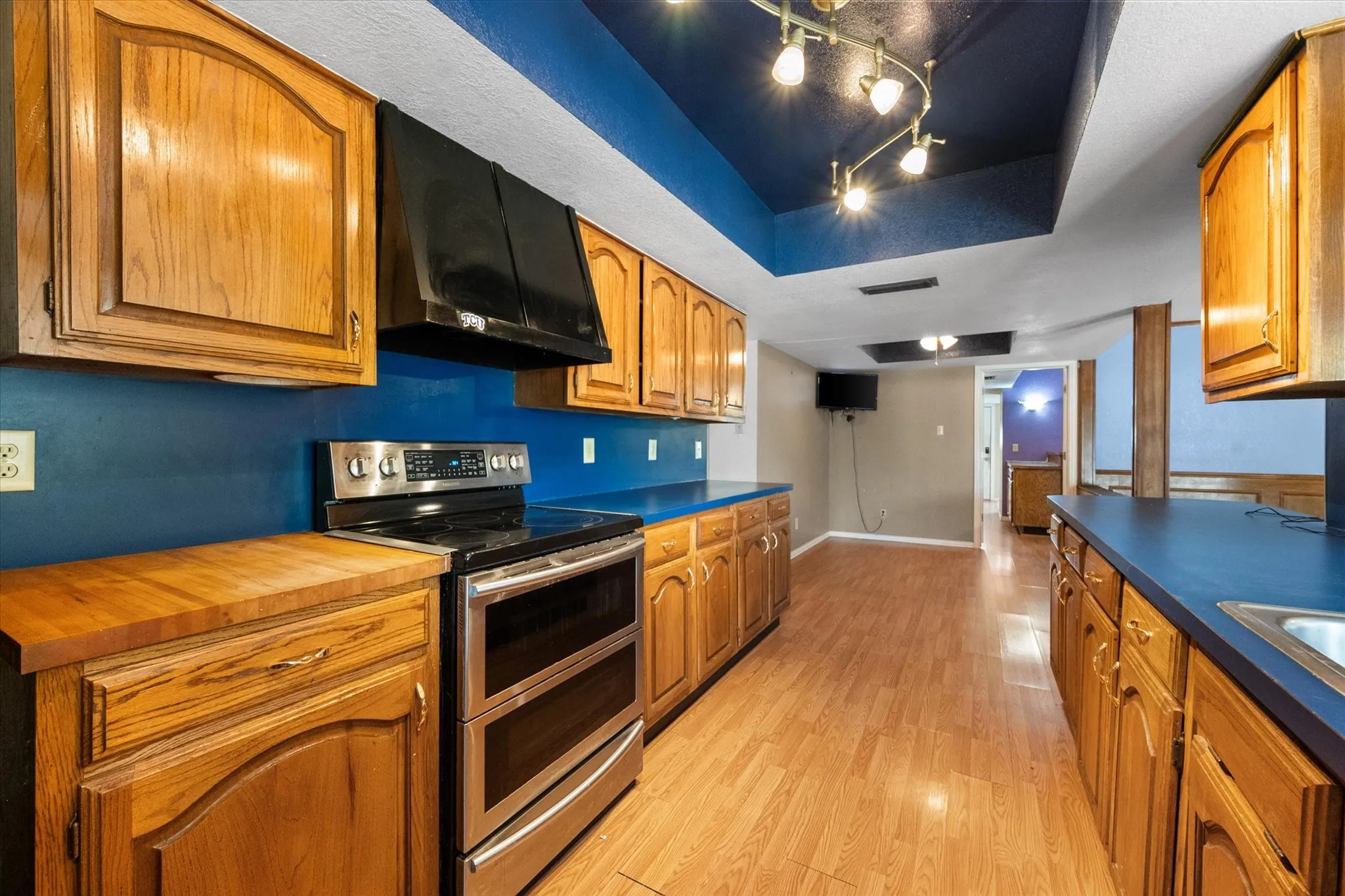 Single Family Residence For Sale in Tarrant County , 7501 Weatherwood Court, Fort Worth, Texas 76133, 4 Bedroom, 3 Bathroom, 2 Garage spaces, 2,237 Sqft, built in 1978, mls#21371478, Real Estate Agent in Fort Worth, Homes For Sale in Tarrant county, Homes For Sale in Fort Worth, Realtor in Fort Worth Texas, Real Estate Brokerage Independent Realty Texas, Luminita Cordes Realtor