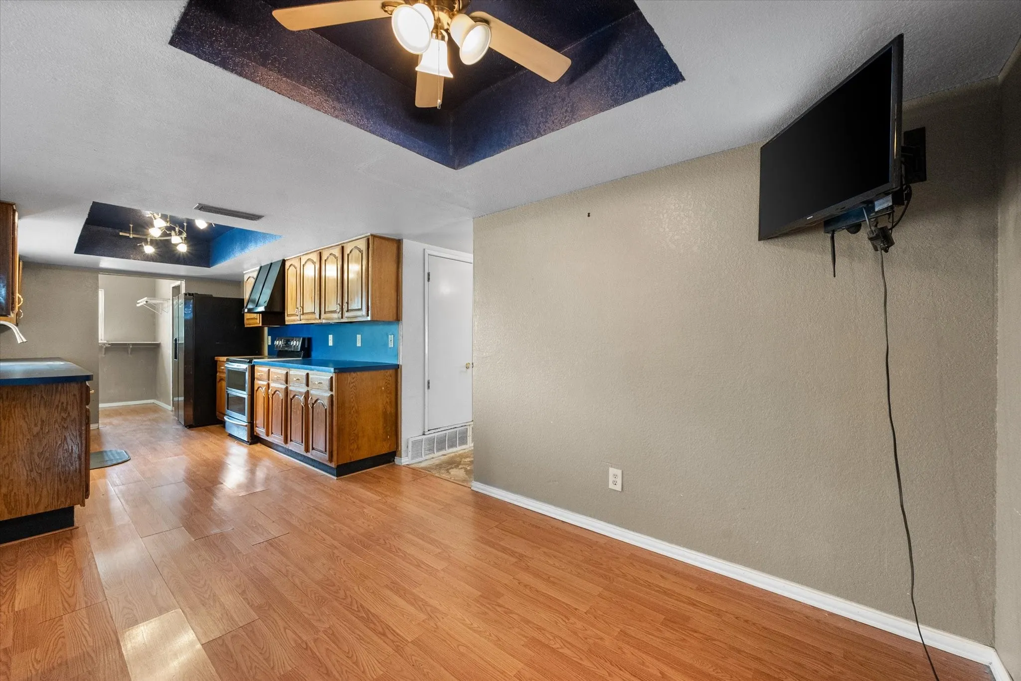 Single Family Residence For Sale in Tarrant County , 7501 Weatherwood Court, Fort Worth, Texas 76133, 4 Bedroom, 3 Bathroom, 2 Garage spaces, 2,237 Sqft, built in 1978, mls#21371478, Real Estate Agent in Fort Worth, Homes For Sale in Tarrant county, Homes For Sale in Fort Worth, Realtor in Fort Worth Texas, Real Estate Brokerage Independent Realty Texas, Luminita Cordes Realtor