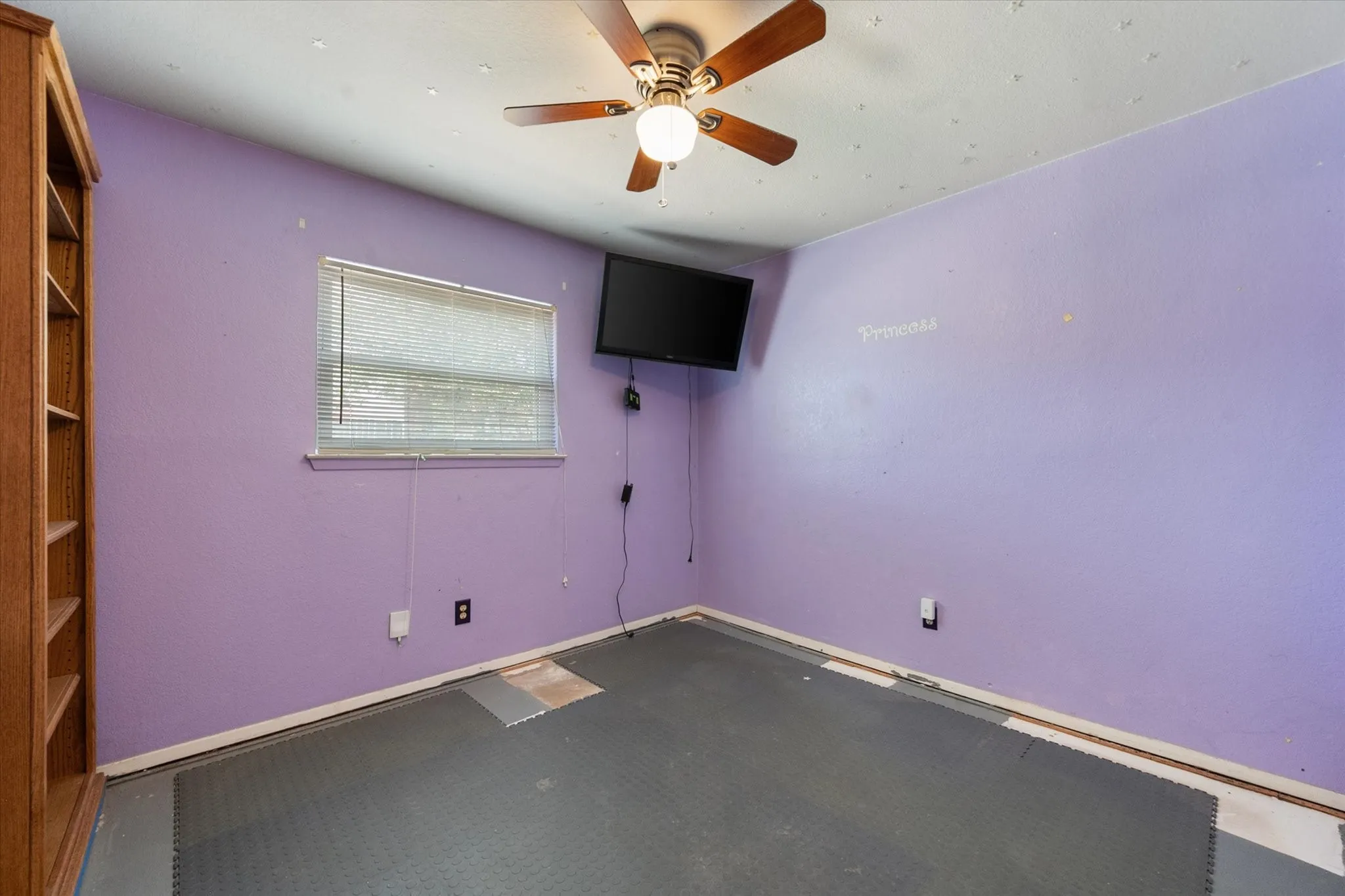 Single Family Residence For Sale in Tarrant County , 7501 Weatherwood Court, Fort Worth, Texas 76133, 4 Bedroom, 3 Bathroom, 2 Garage spaces, 2,237 Sqft, built in 1978, mls#21371478, Real Estate Agent in Fort Worth, Homes For Sale in Tarrant county, Homes For Sale in Fort Worth, Realtor in Fort Worth Texas, Real Estate Brokerage Independent Realty Texas, Luminita Cordes Realtor