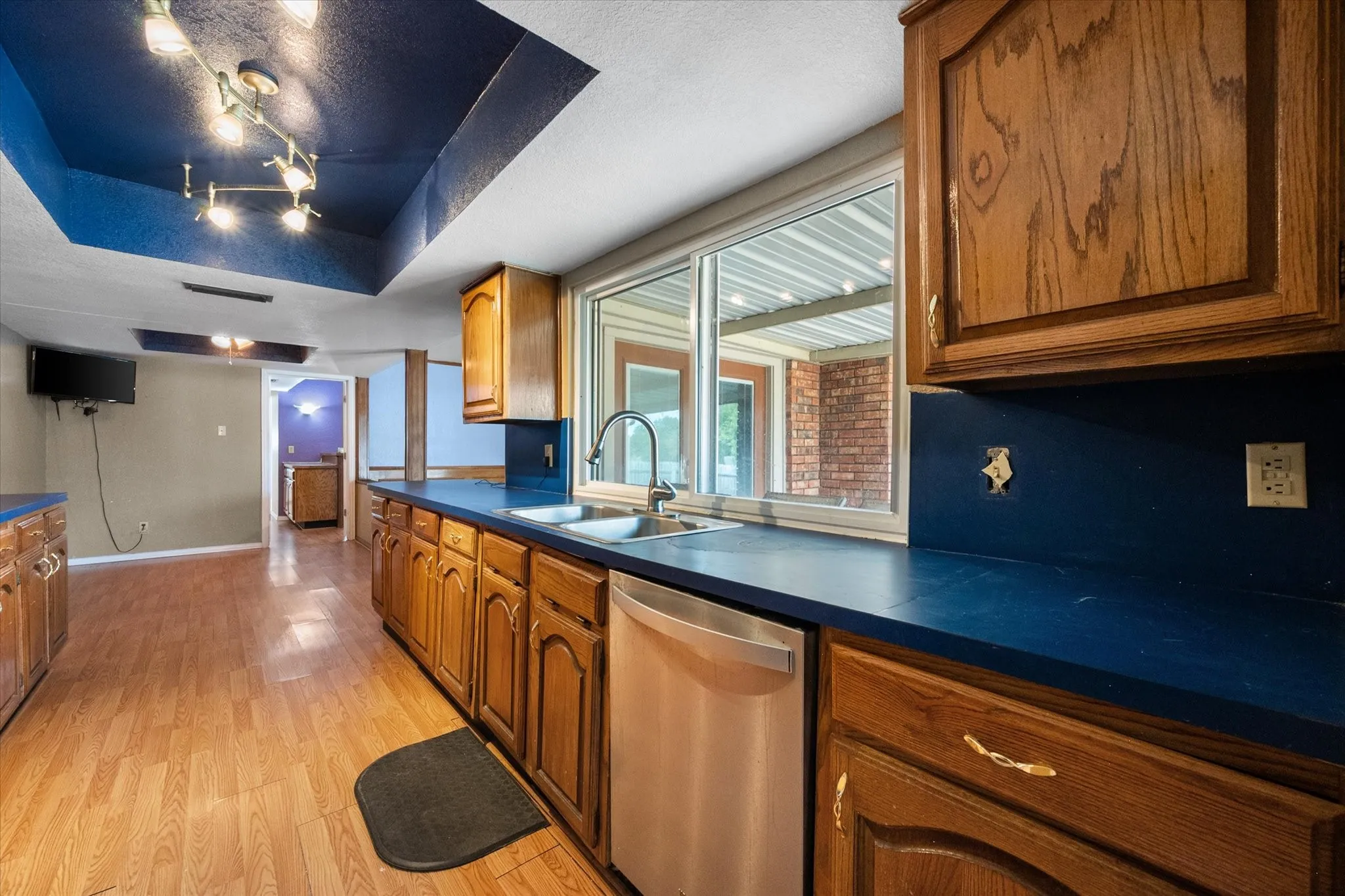 Single Family Residence For Sale in Tarrant County , 7501 Weatherwood Court, Fort Worth, Texas 76133, 4 Bedroom, 3 Bathroom, 2 Garage spaces, 2,237 Sqft, built in 1978, mls#21371478, Real Estate Agent in Fort Worth, Homes For Sale in Tarrant county, Homes For Sale in Fort Worth, Realtor in Fort Worth Texas, Real Estate Brokerage Independent Realty Texas, Luminita Cordes Realtor