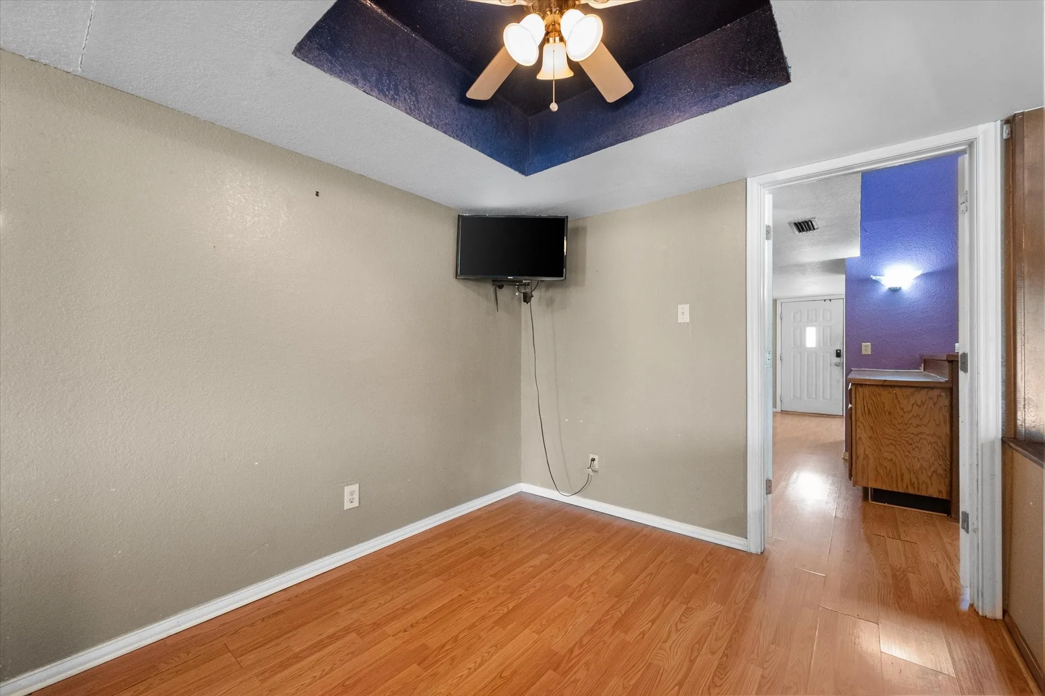 Single Family Residence For Sale in Tarrant County , 7501 Weatherwood Court, Fort Worth, Texas 76133, 4 Bedroom, 3 Bathroom, 2 Garage spaces, 2,237 Sqft, built in 1978, mls#21371478, Real Estate Agent in Fort Worth, Homes For Sale in Tarrant county, Homes For Sale in Fort Worth, Realtor in Fort Worth Texas, Real Estate Brokerage Independent Realty Texas, Luminita Cordes Realtor