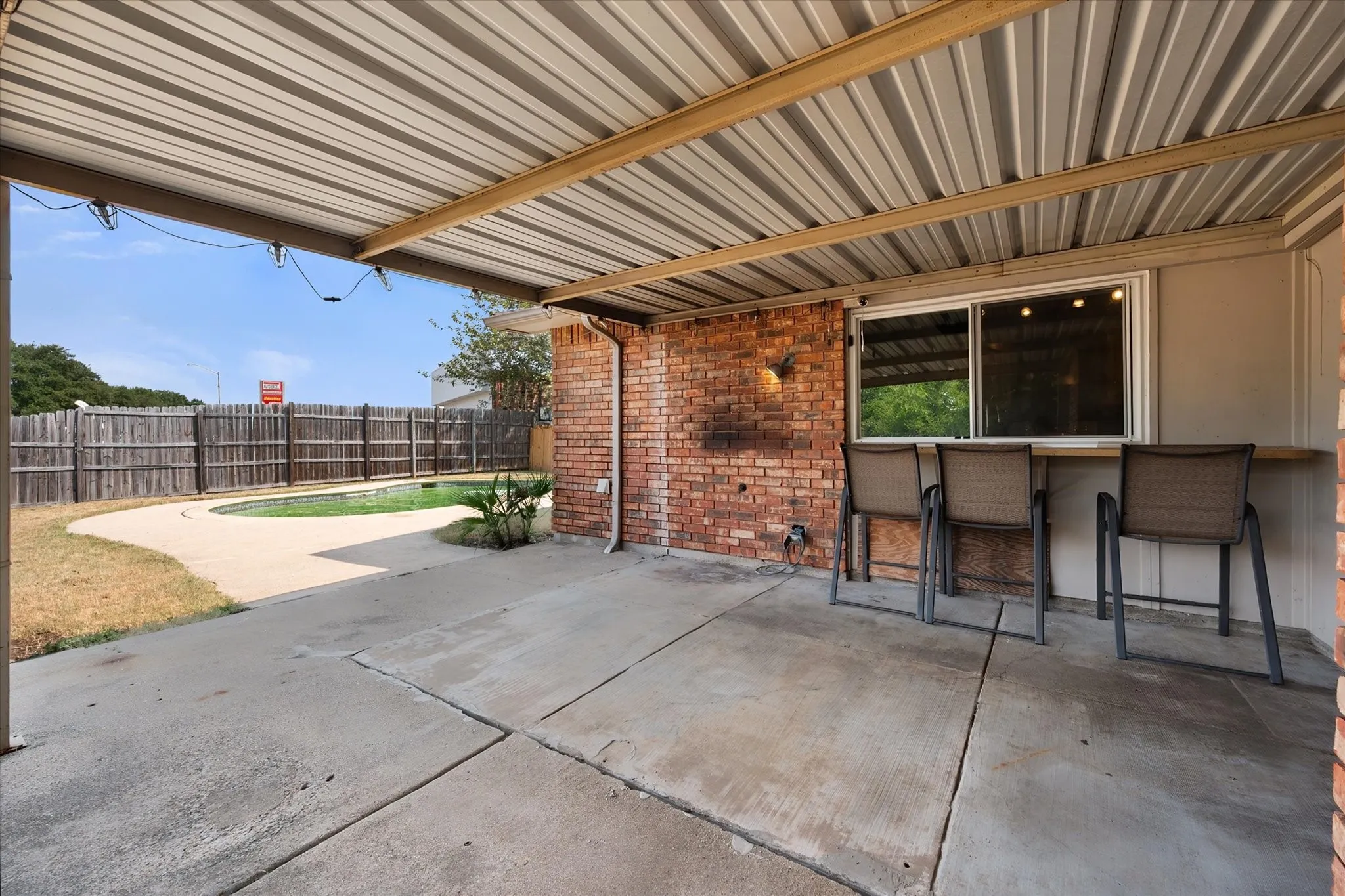 Single Family Residence For Sale in Tarrant County , 7501 Weatherwood Court, Fort Worth, Texas 76133, 4 Bedroom, 3 Bathroom, 2 Garage spaces, 2,237 Sqft, built in 1978, mls#21371478, Real Estate Agent in Fort Worth, Homes For Sale in Tarrant county, Homes For Sale in Fort Worth, Realtor in Fort Worth Texas, Real Estate Brokerage Independent Realty Texas, Luminita Cordes Realtor