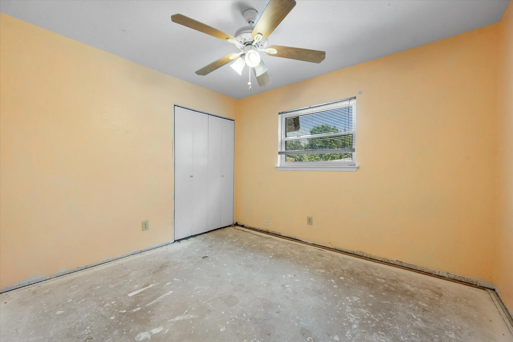 Single Family Residence For Sale in Tarrant County , 7501 Weatherwood Court, Fort Worth, Texas 76133, 4 Bedroom, 3 Bathroom, 2 Garage spaces, 2,237 Sqft, built in 1978, mls#21371478, Real Estate Agent in Fort Worth, Homes For Sale in Tarrant county, Homes For Sale in Fort Worth, Realtor in Fort Worth Texas, Real Estate Brokerage Independent Realty Texas, Luminita Cordes Realtor