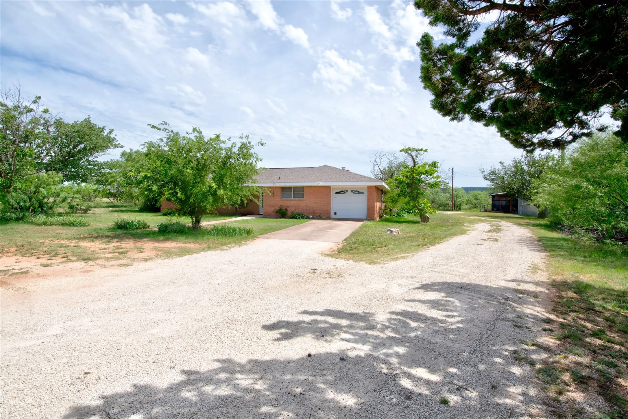 Single Family Residence For Rent in Taylor County , 109 Clark Road, Abilene, Texas 79602, 3 Bedroom, 2 Bathroom, 1 Garage spaces, 1,700 Sqft, built in 1959, mls#21371441, Real Estate Agent in Abilene, Homes For Rent in Taylor county, Homes For Rent in Abilene, Realtor in Abilene Texas, Real Estate Brokerage Independent Realty Texas, Luminita Cordes Realtor