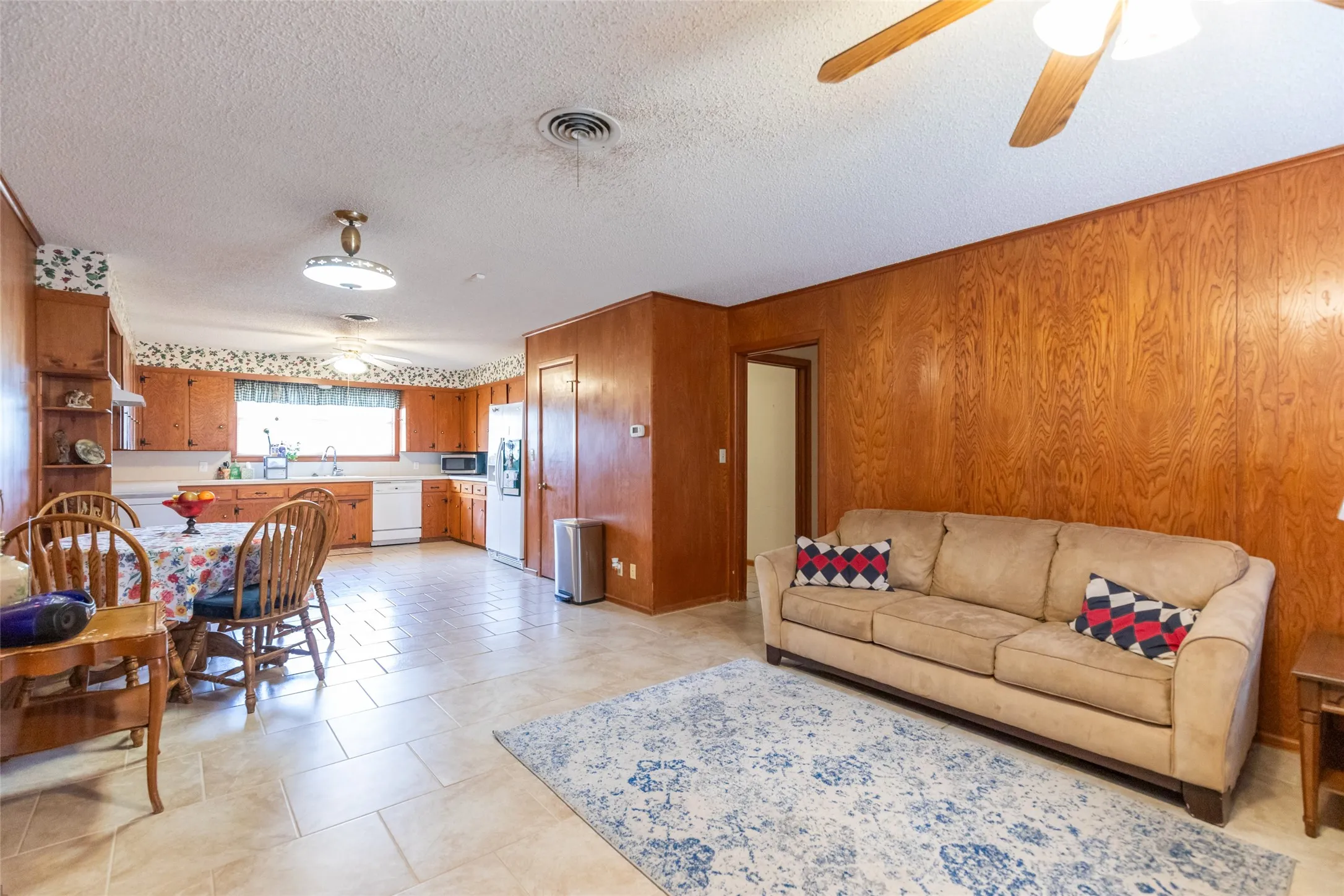 Single Family Residence For Rent in Taylor County , 109 Clark Road, Abilene, Texas 79602, 3 Bedroom, 2 Bathroom, 1 Garage spaces, 1,700 Sqft, built in 1959, mls#21371441, Real Estate Agent in Abilene, Homes For Rent in Taylor county, Homes For Rent in Abilene, Realtor in Abilene Texas, Real Estate Brokerage Independent Realty Texas, Luminita Cordes Realtor