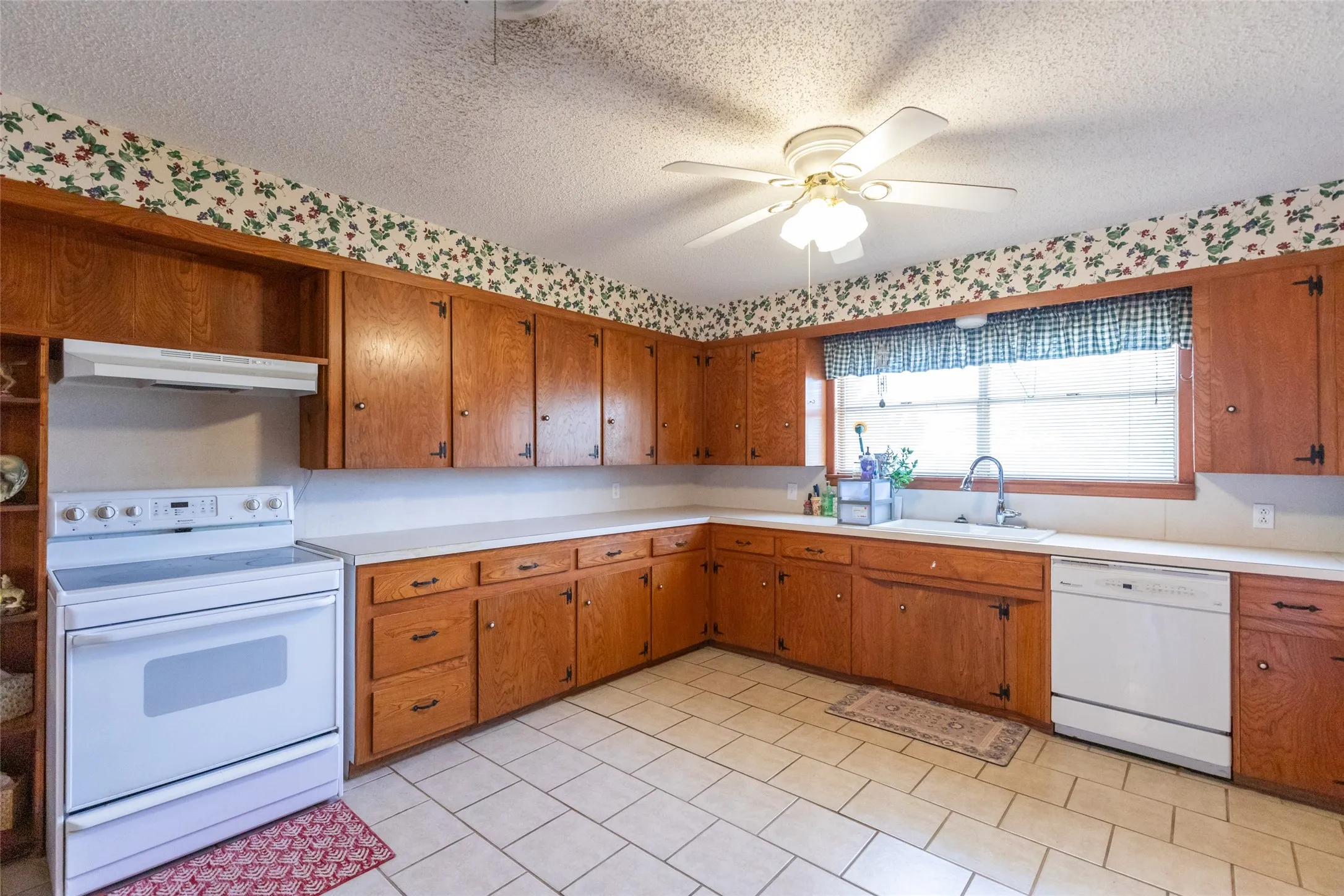Single Family Residence For Rent in Taylor County , 109 Clark Road, Abilene, Texas 79602, 3 Bedroom, 2 Bathroom, 1 Garage spaces, 1,700 Sqft, built in 1959, mls#21371441, Real Estate Agent in Abilene, Homes For Rent in Taylor county, Homes For Rent in Abilene, Realtor in Abilene Texas, Real Estate Brokerage Independent Realty Texas, Luminita Cordes Realtor