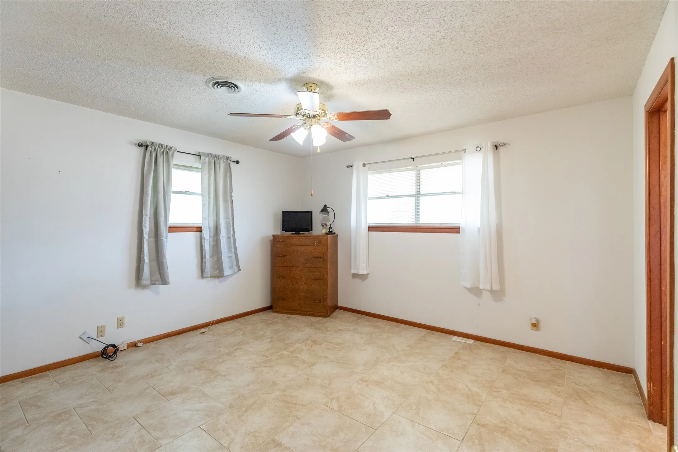 Single Family Residence For Rent in Taylor County , 109 Clark Road, Abilene, Texas 79602, 3 Bedroom, 2 Bathroom, 1 Garage spaces, 1,700 Sqft, built in 1959, mls#21371441, Real Estate Agent in Abilene, Homes For Rent in Taylor county, Homes For Rent in Abilene, Realtor in Abilene Texas, Real Estate Brokerage Independent Realty Texas, Luminita Cordes Realtor
