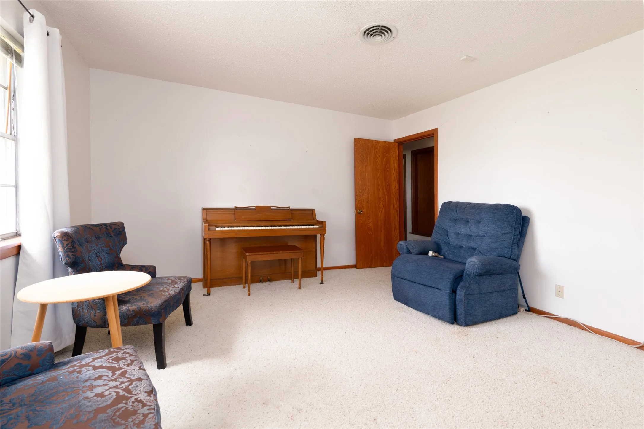 Single Family Residence For Rent in Taylor County , 109 Clark Road, Abilene, Texas 79602, 3 Bedroom, 2 Bathroom, 1 Garage spaces, 1,700 Sqft, built in 1959, mls#21371441, Real Estate Agent in Abilene, Homes For Rent in Taylor county, Homes For Rent in Abilene, Realtor in Abilene Texas, Real Estate Brokerage Independent Realty Texas, Luminita Cordes Realtor