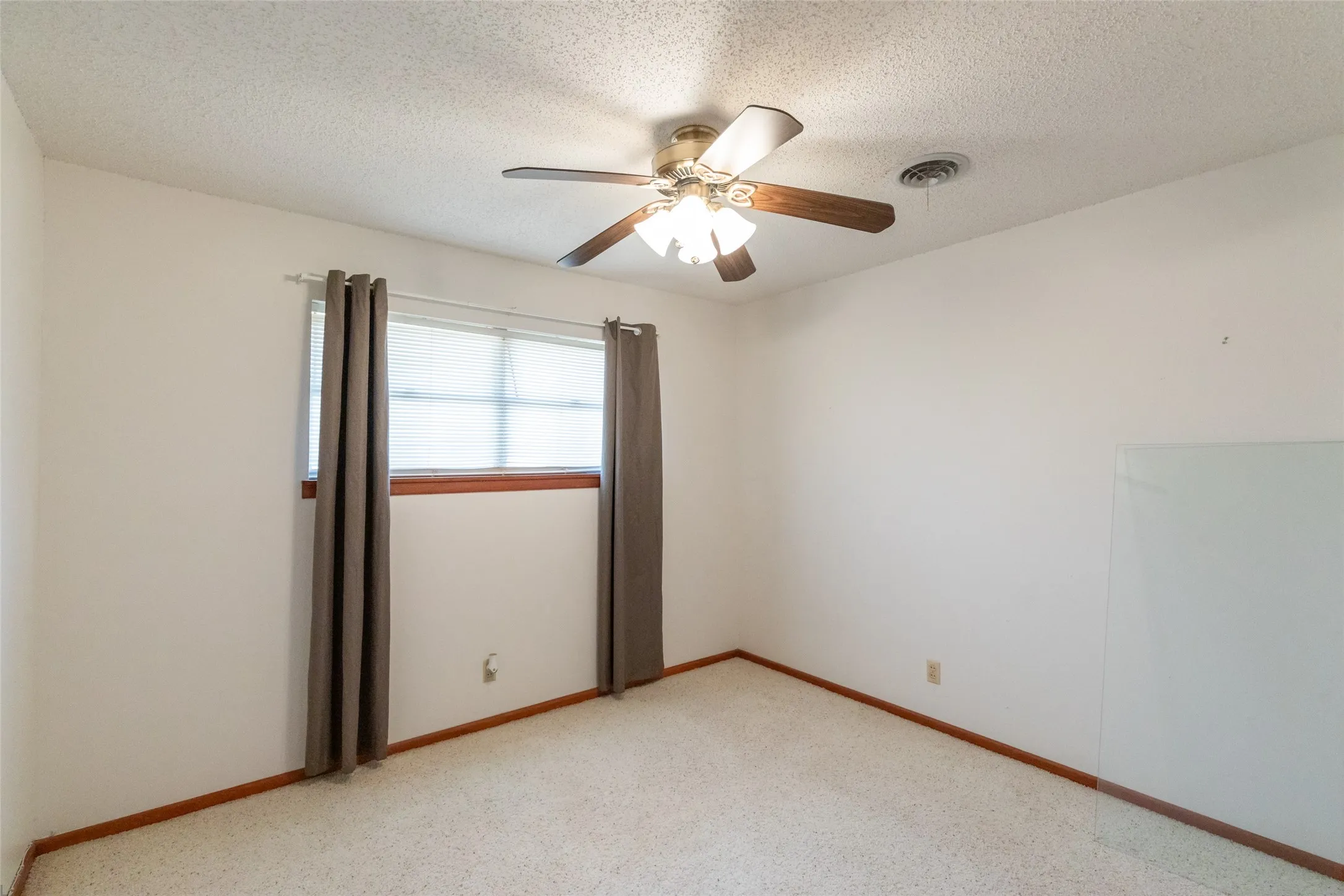 Single Family Residence For Rent in Taylor County , 109 Clark Road, Abilene, Texas 79602, 3 Bedroom, 2 Bathroom, 1 Garage spaces, 1,700 Sqft, built in 1959, mls#21371441, Real Estate Agent in Abilene, Homes For Rent in Taylor county, Homes For Rent in Abilene, Realtor in Abilene Texas, Real Estate Brokerage Independent Realty Texas, Luminita Cordes Realtor