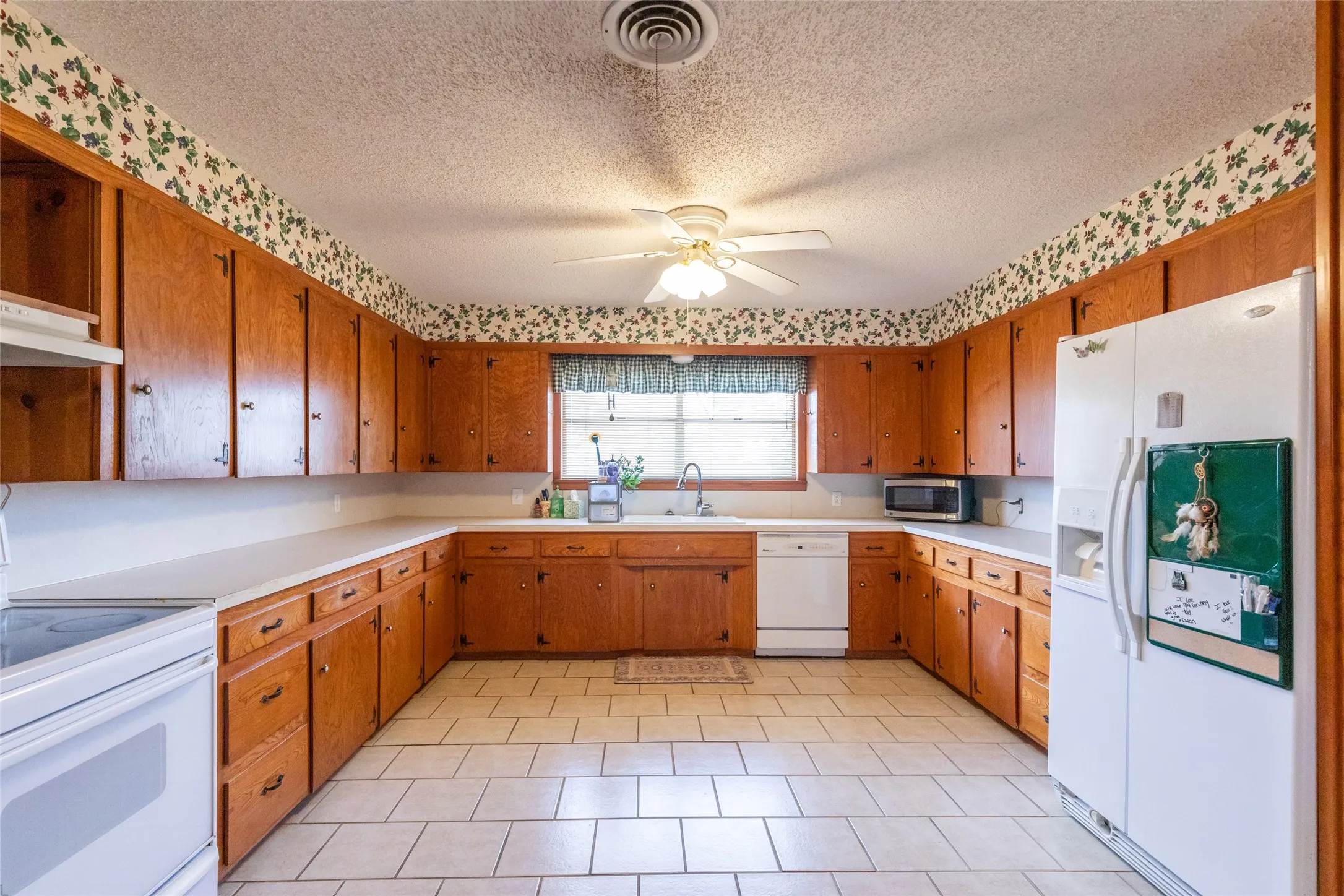 Single Family Residence For Rent in Taylor County , 109 Clark Road, Abilene, Texas 79602, 3 Bedroom, 2 Bathroom, 1 Garage spaces, 1,700 Sqft, built in 1959, mls#21371441, Real Estate Agent in Abilene, Homes For Rent in Taylor county, Homes For Rent in Abilene, Realtor in Abilene Texas, Real Estate Brokerage Independent Realty Texas, Luminita Cordes Realtor