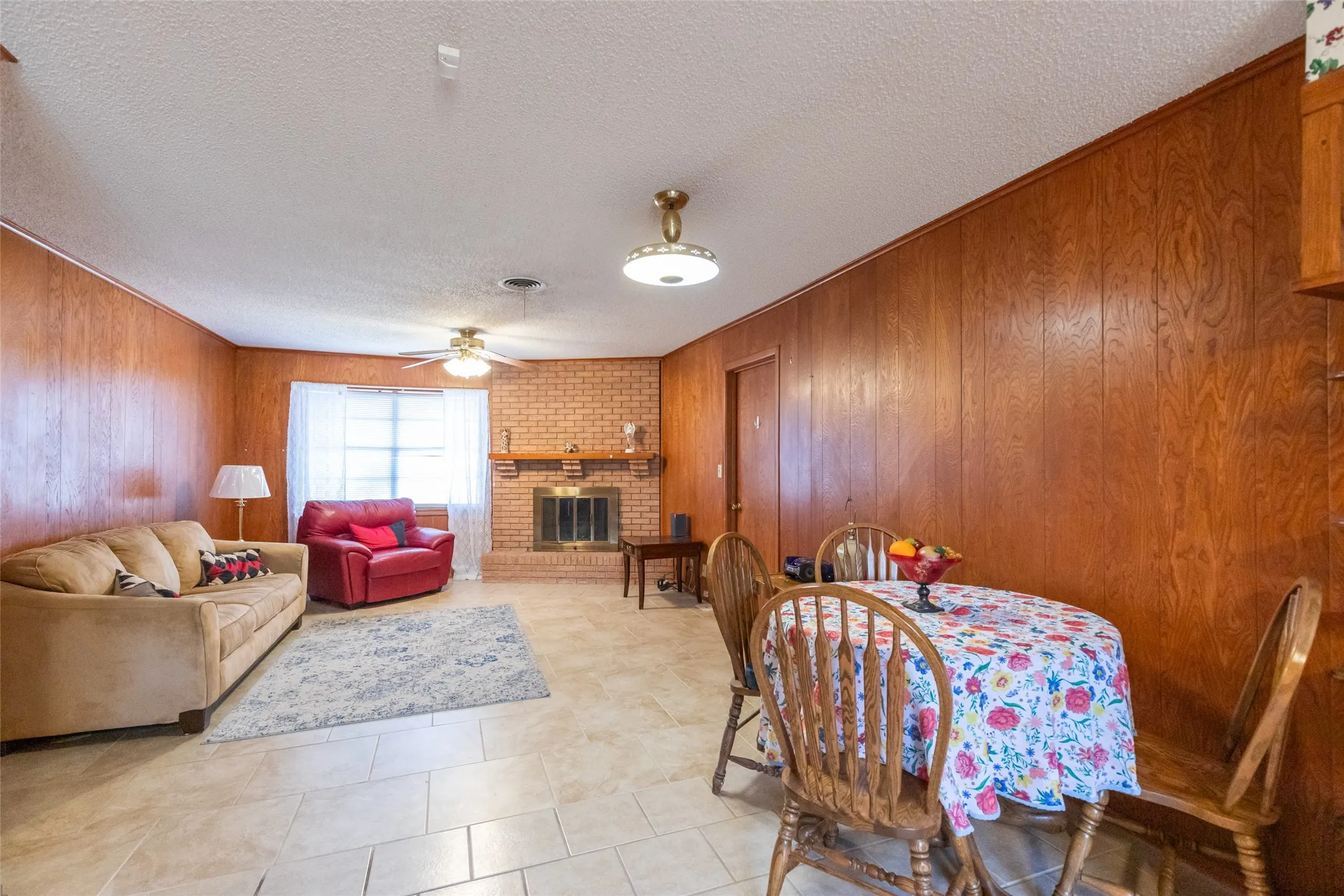 Single Family Residence For Rent in Taylor County , 109 Clark Road, Abilene, Texas 79602, 3 Bedroom, 2 Bathroom, 1 Garage spaces, 1,700 Sqft, built in 1959, mls#21371441, Real Estate Agent in Abilene, Homes For Rent in Taylor county, Homes For Rent in Abilene, Realtor in Abilene Texas, Real Estate Brokerage Independent Realty Texas, Luminita Cordes Realtor