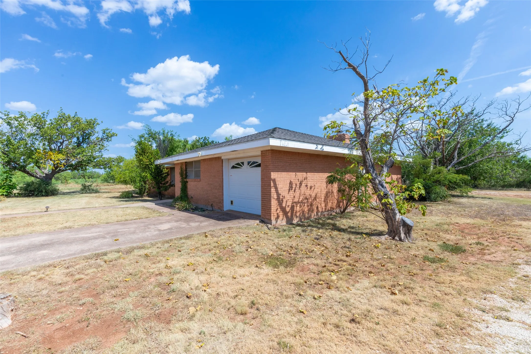 Single Family Residence For Rent in Taylor County , 109 Clark Road, Abilene, Texas 79602, 3 Bedroom, 2 Bathroom, 1 Garage spaces, 1,700 Sqft, built in 1959, mls#21371441, Real Estate Agent in Abilene, Homes For Rent in Taylor county, Homes For Rent in Abilene, Realtor in Abilene Texas, Real Estate Brokerage Independent Realty Texas, Luminita Cordes Realtor