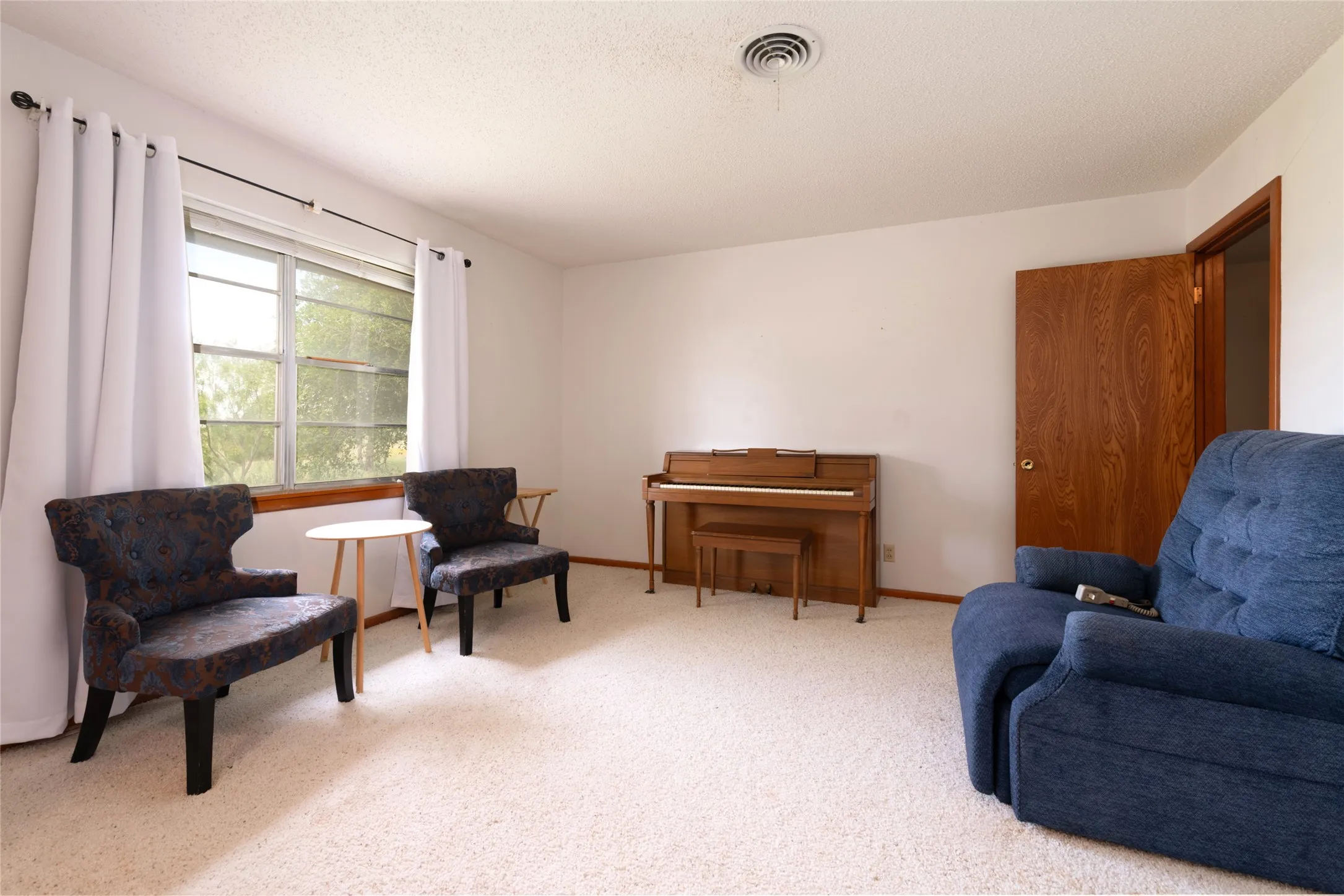 Single Family Residence For Rent in Taylor County , 109 Clark Road, Abilene, Texas 79602, 3 Bedroom, 2 Bathroom, 1 Garage spaces, 1,700 Sqft, built in 1959, mls#21371441, Real Estate Agent in Abilene, Homes For Rent in Taylor county, Homes For Rent in Abilene, Realtor in Abilene Texas, Real Estate Brokerage Independent Realty Texas, Luminita Cordes Realtor