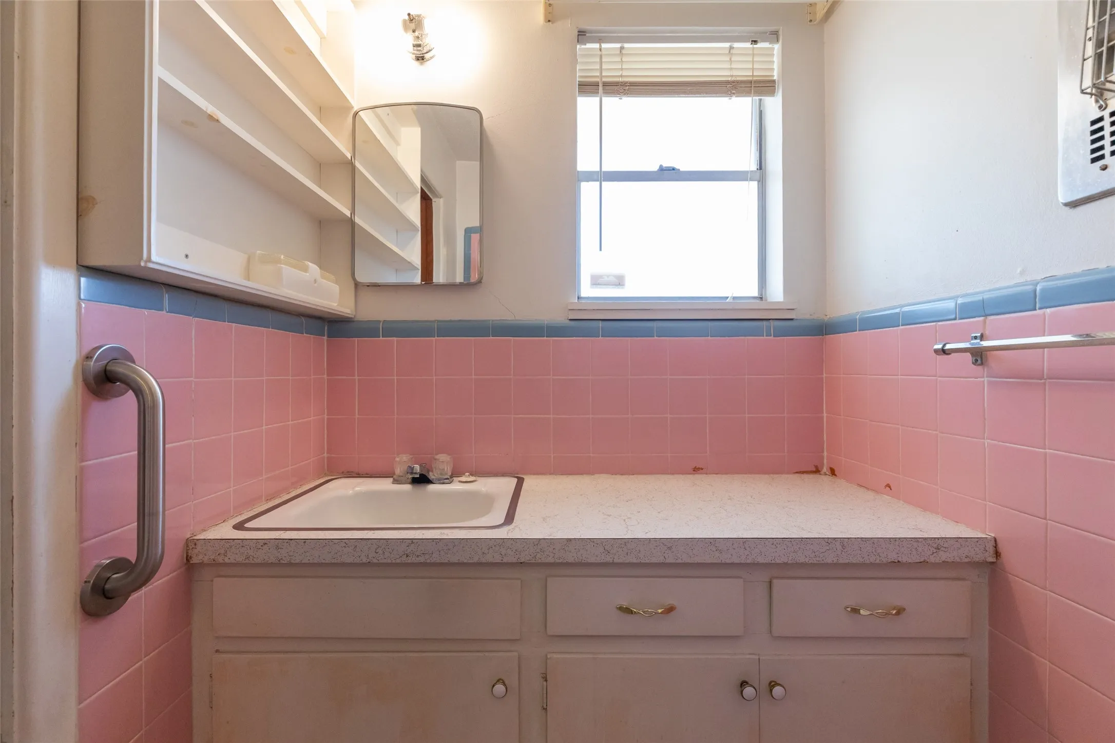 Single Family Residence For Rent in Taylor County , 109 Clark Road, Abilene, Texas 79602, 3 Bedroom, 2 Bathroom, 1 Garage spaces, 1,700 Sqft, built in 1959, mls#21371441, Real Estate Agent in Abilene, Homes For Rent in Taylor county, Homes For Rent in Abilene, Realtor in Abilene Texas, Real Estate Brokerage Independent Realty Texas, Luminita Cordes Realtor