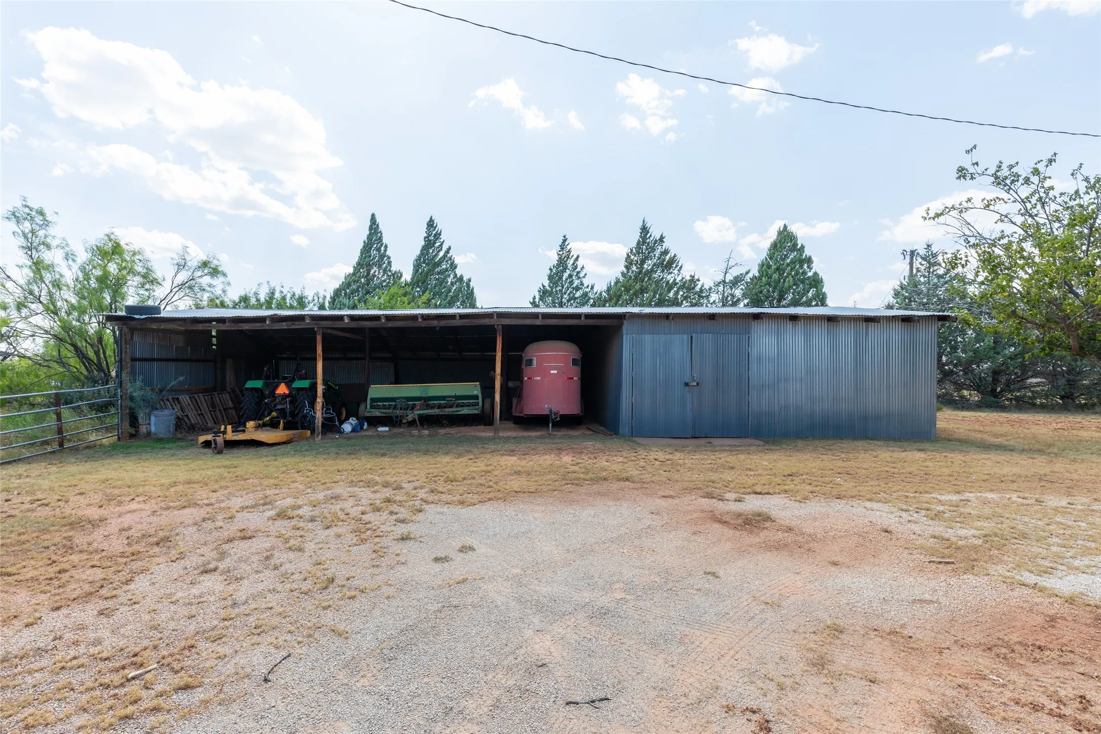 Single Family Residence For Rent in Taylor County , 109 Clark Road, Abilene, Texas 79602, 3 Bedroom, 2 Bathroom, 1 Garage spaces, 1,700 Sqft, built in 1959, mls#21371441, Real Estate Agent in Abilene, Homes For Rent in Taylor county, Homes For Rent in Abilene, Realtor in Abilene Texas, Real Estate Brokerage Independent Realty Texas, Luminita Cordes Realtor