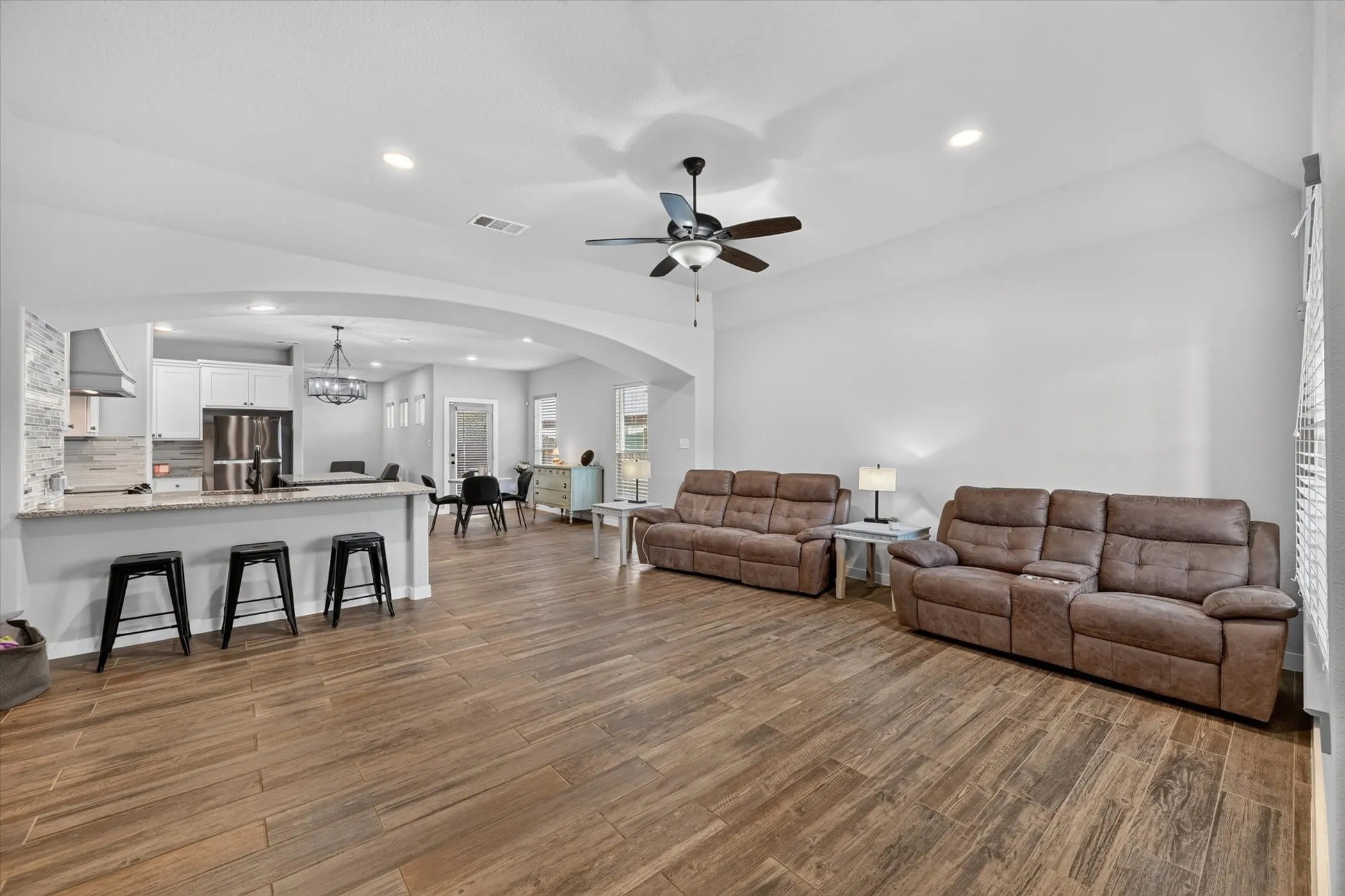 Single Family Residence For Sale in Tarrant County , 705 Phillips Court, Mansfield, Texas 76063, 3 Bedroom, 2 Bathroom, 2 Garage spaces, 1,827 Sqft, built in 2018, mls#21371427, Real Estate Agent in Mansfield, Homes For Sale in Tarrant county, Homes For Sale in Mansfield, Realtor in Mansfield Texas, Real Estate Brokerage Independent Realty Texas, Luminita Cordes Realtor