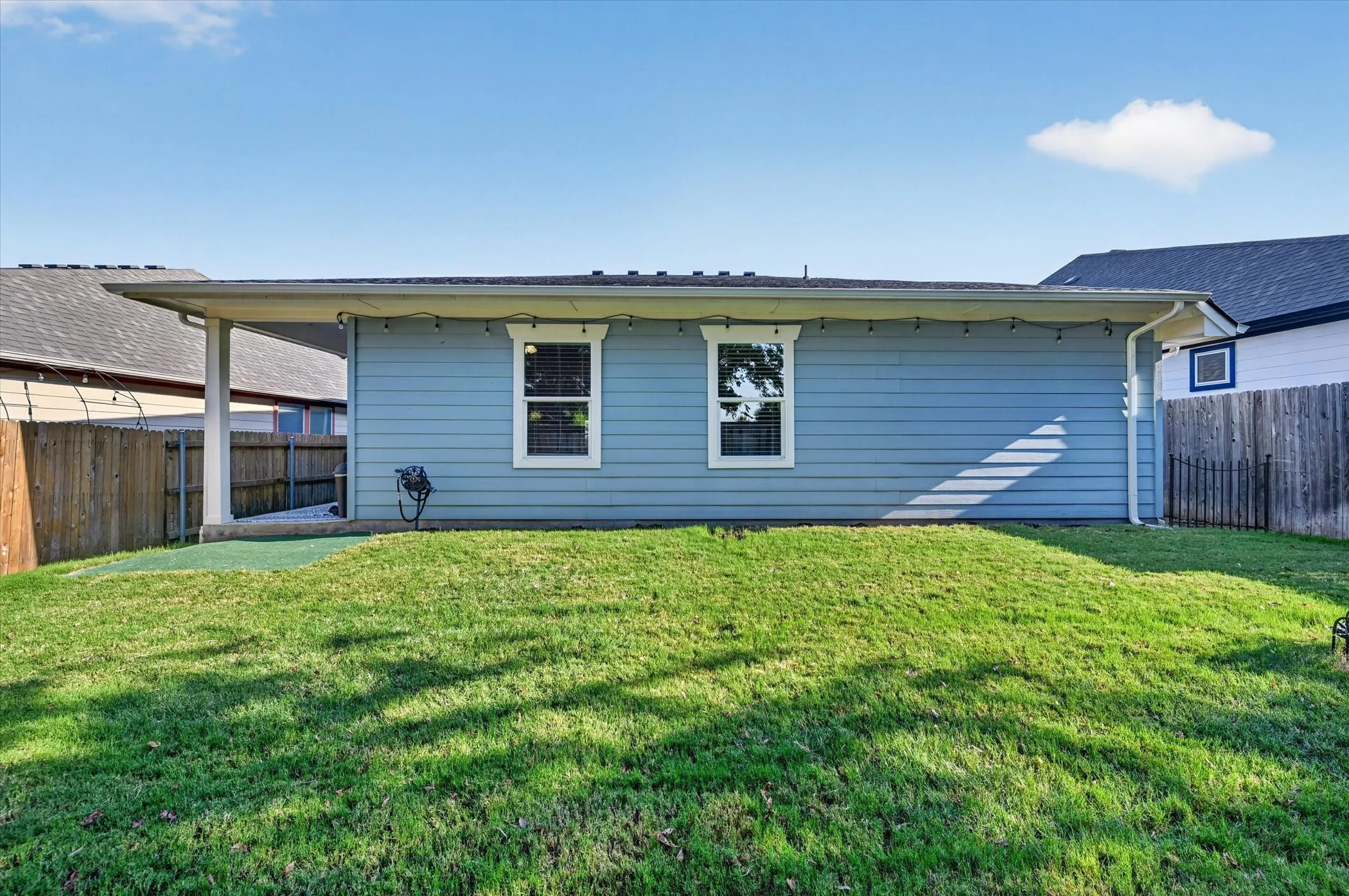Single Family Residence For Sale in Tarrant County , 705 Phillips Court, Mansfield, Texas 76063, 3 Bedroom, 2 Bathroom, 2 Garage spaces, 1,827 Sqft, built in 2018, mls#21371427, Real Estate Agent in Mansfield, Homes For Sale in Tarrant county, Homes For Sale in Mansfield, Realtor in Mansfield Texas, Real Estate Brokerage Independent Realty Texas, Luminita Cordes Realtor