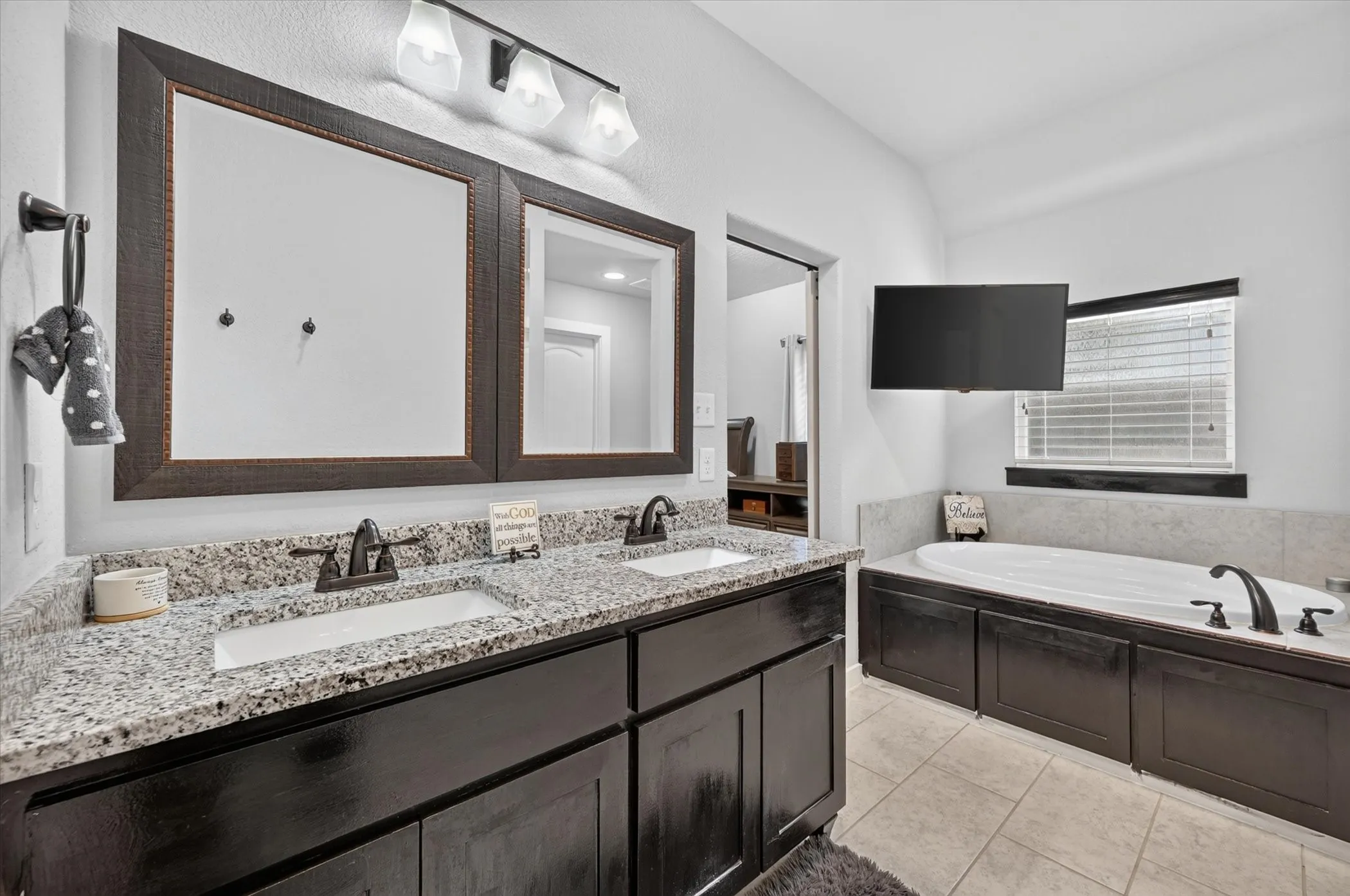 Single Family Residence For Sale in Tarrant County , 705 Phillips Court, Mansfield, Texas 76063, 3 Bedroom, 2 Bathroom, 2 Garage spaces, 1,827 Sqft, built in 2018, mls#21371427, Real Estate Agent in Mansfield, Homes For Sale in Tarrant county, Homes For Sale in Mansfield, Realtor in Mansfield Texas, Real Estate Brokerage Independent Realty Texas, Luminita Cordes Realtor