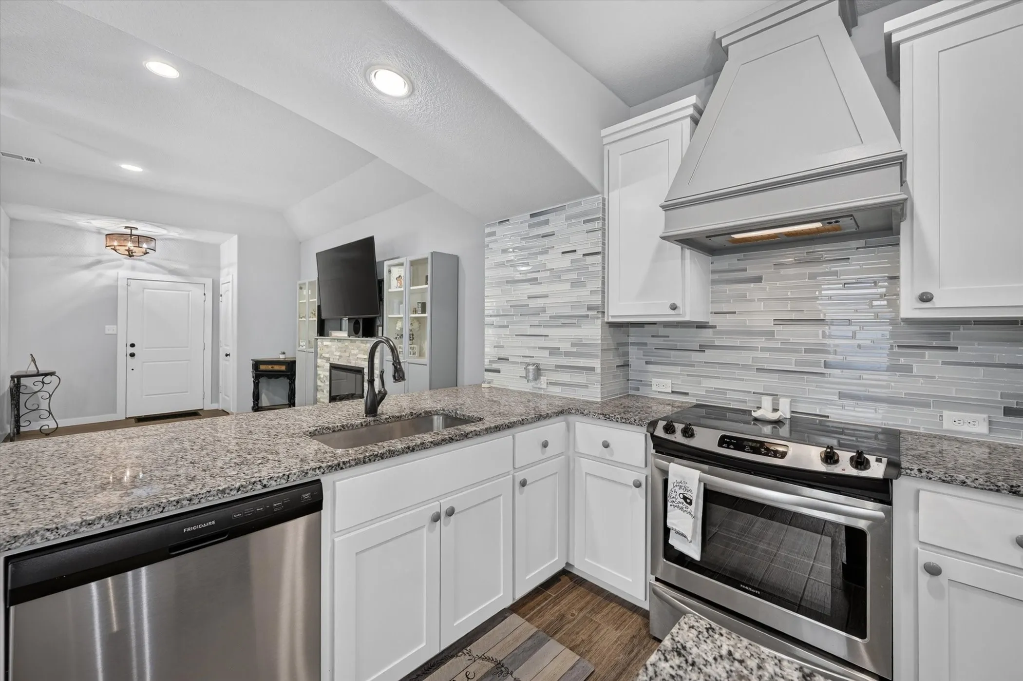 Single Family Residence For Sale in Tarrant County , 705 Phillips Court, Mansfield, Texas 76063, 3 Bedroom, 2 Bathroom, 2 Garage spaces, 1,827 Sqft, built in 2018, mls#21371427, Real Estate Agent in Mansfield, Homes For Sale in Tarrant county, Homes For Sale in Mansfield, Realtor in Mansfield Texas, Real Estate Brokerage Independent Realty Texas, Luminita Cordes Realtor