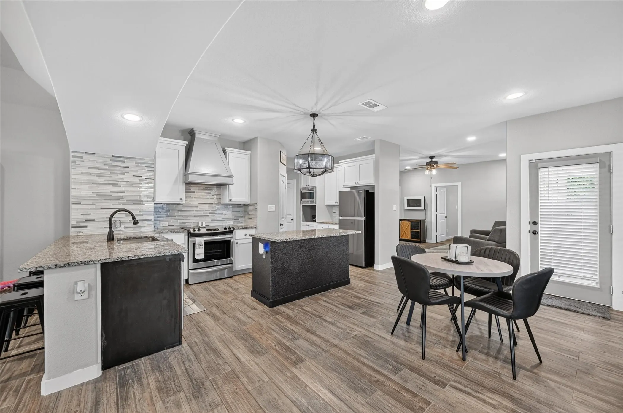 Single Family Residence For Sale in Tarrant County , 705 Phillips Court, Mansfield, Texas 76063, 3 Bedroom, 2 Bathroom, 2 Garage spaces, 1,827 Sqft, built in 2018, mls#21371427, Real Estate Agent in Mansfield, Homes For Sale in Tarrant county, Homes For Sale in Mansfield, Realtor in Mansfield Texas, Real Estate Brokerage Independent Realty Texas, Luminita Cordes Realtor