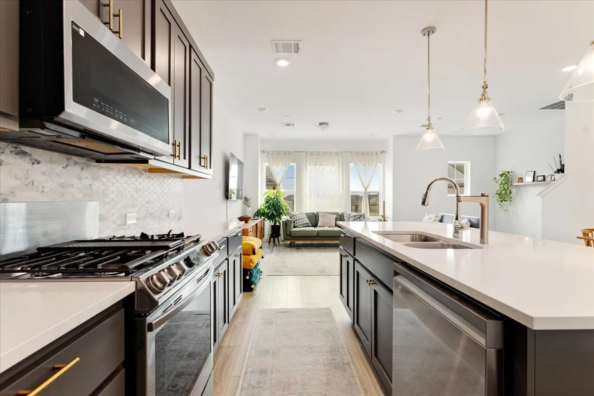 Townhouse For Sale in Collin County , 2223 Adena Springs Drive, Allen, Texas 75013, 3 Bedroom, 4 Bathroom, 2 Garage spaces, 2,156 Sqft, built in 2022, mls#21371465, Real Estate Agent in Allen, Homes For Sale in Collin county, Homes For Sale in Allen, Realtor in Allen Texas, Real Estate Brokerage Independent Realty Texas, Luminita Cordes Realtor