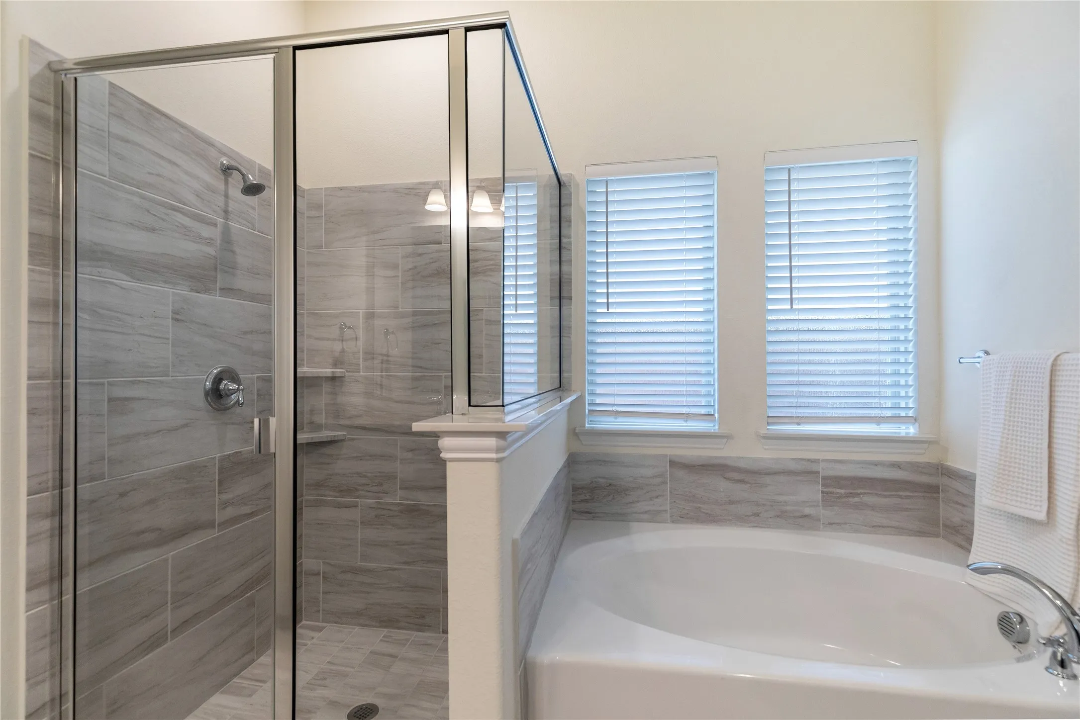 Single Family Residence For Sale in Dallas County , 12778 Friar Street, Farmers Branch, Texas 75234, 4 Bedroom, 4 Bathroom, 2 Garage spaces, 2,510 Sqft, built in 2021, mls#21368387, Real Estate Agent in Farmers Branch, Homes For Sale in Dallas county, Homes For Sale in Farmers Branch, Realtor in Farmers Branch Texas, Real Estate Brokerage Independent Realty Texas, Luminita Cordes Realtor